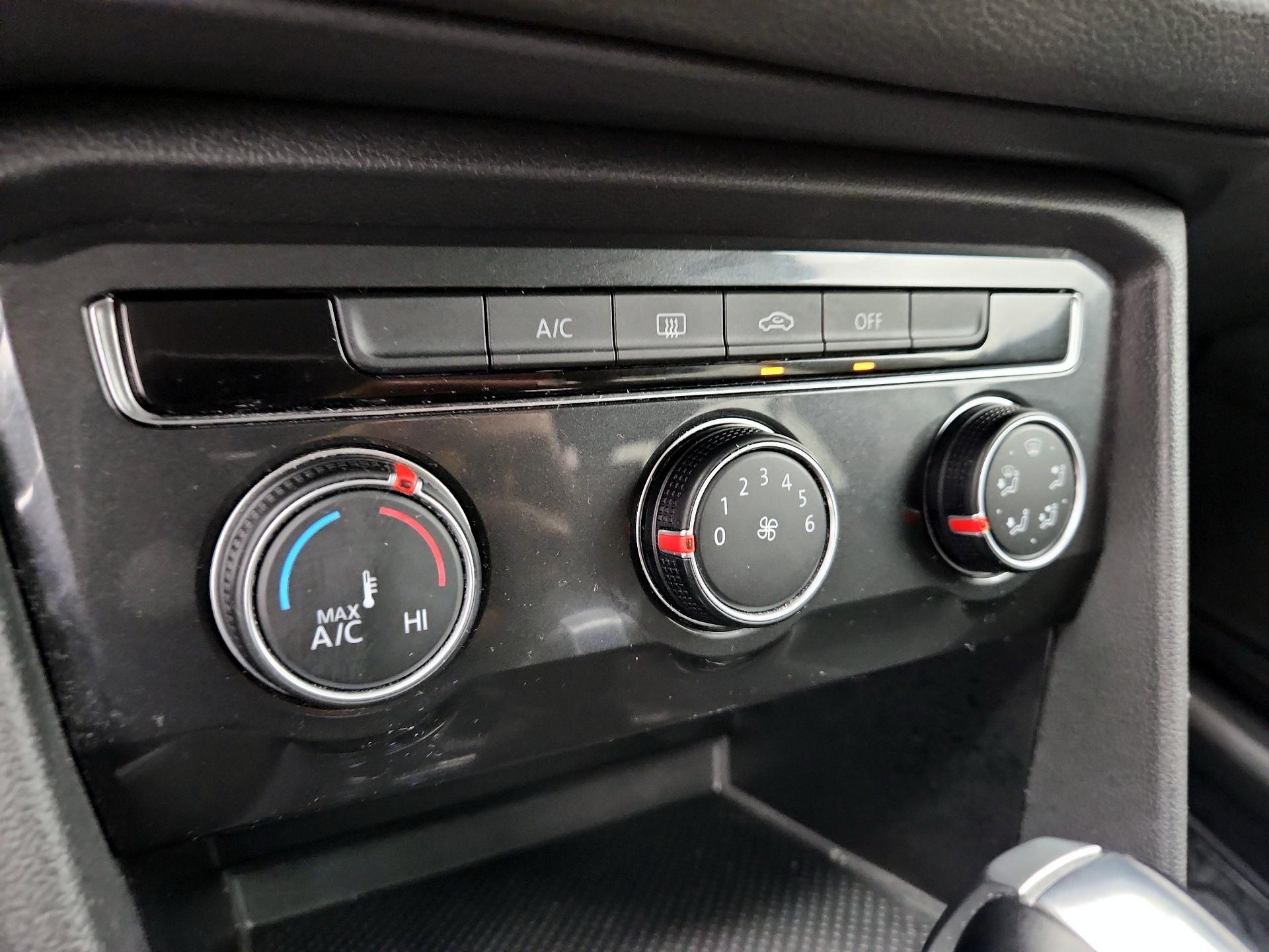 Thumbnail: 2018 Volkswagen Tiguan - 16