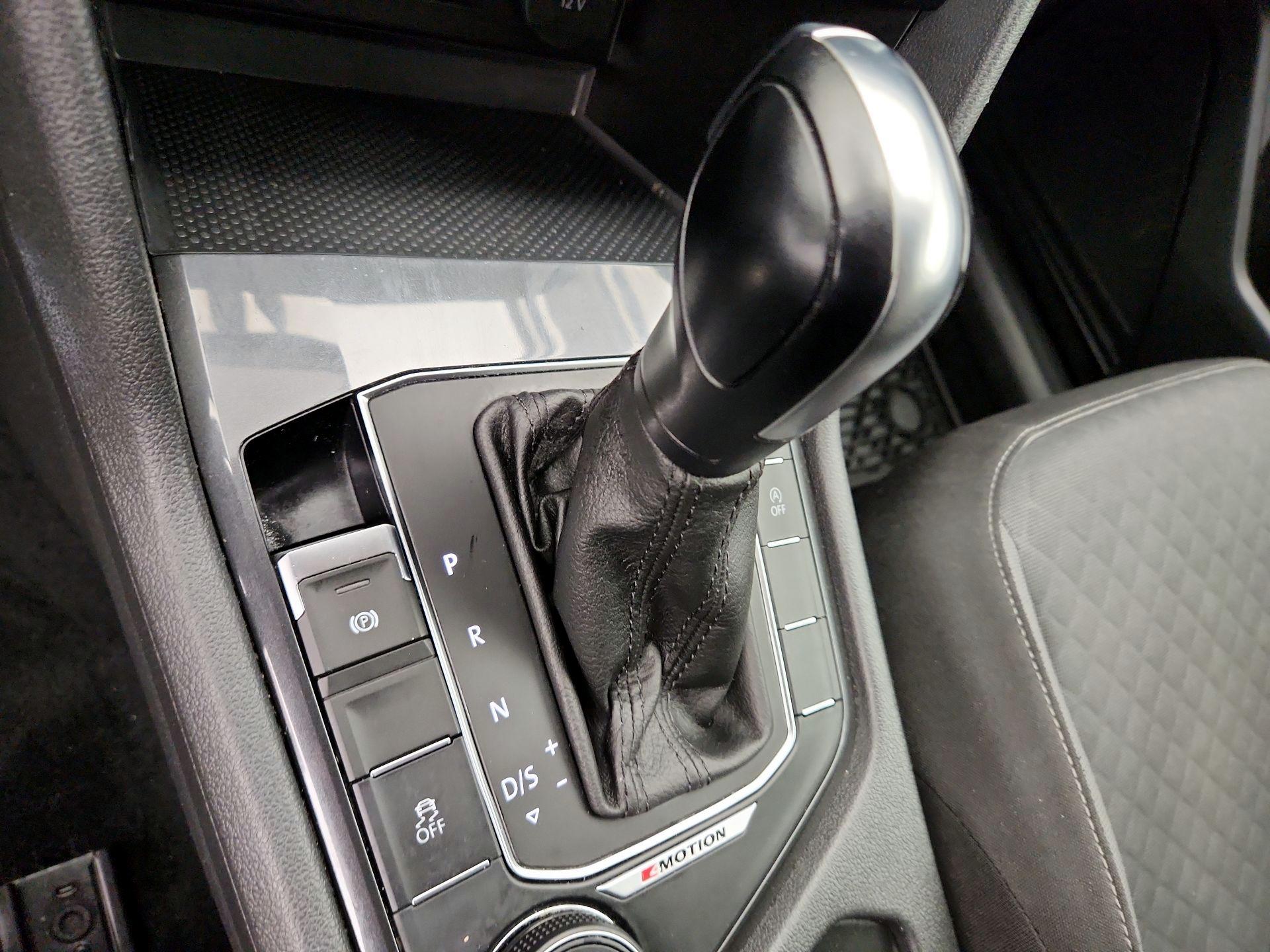 Thumbnail: 2018 Volkswagen Tiguan - 17