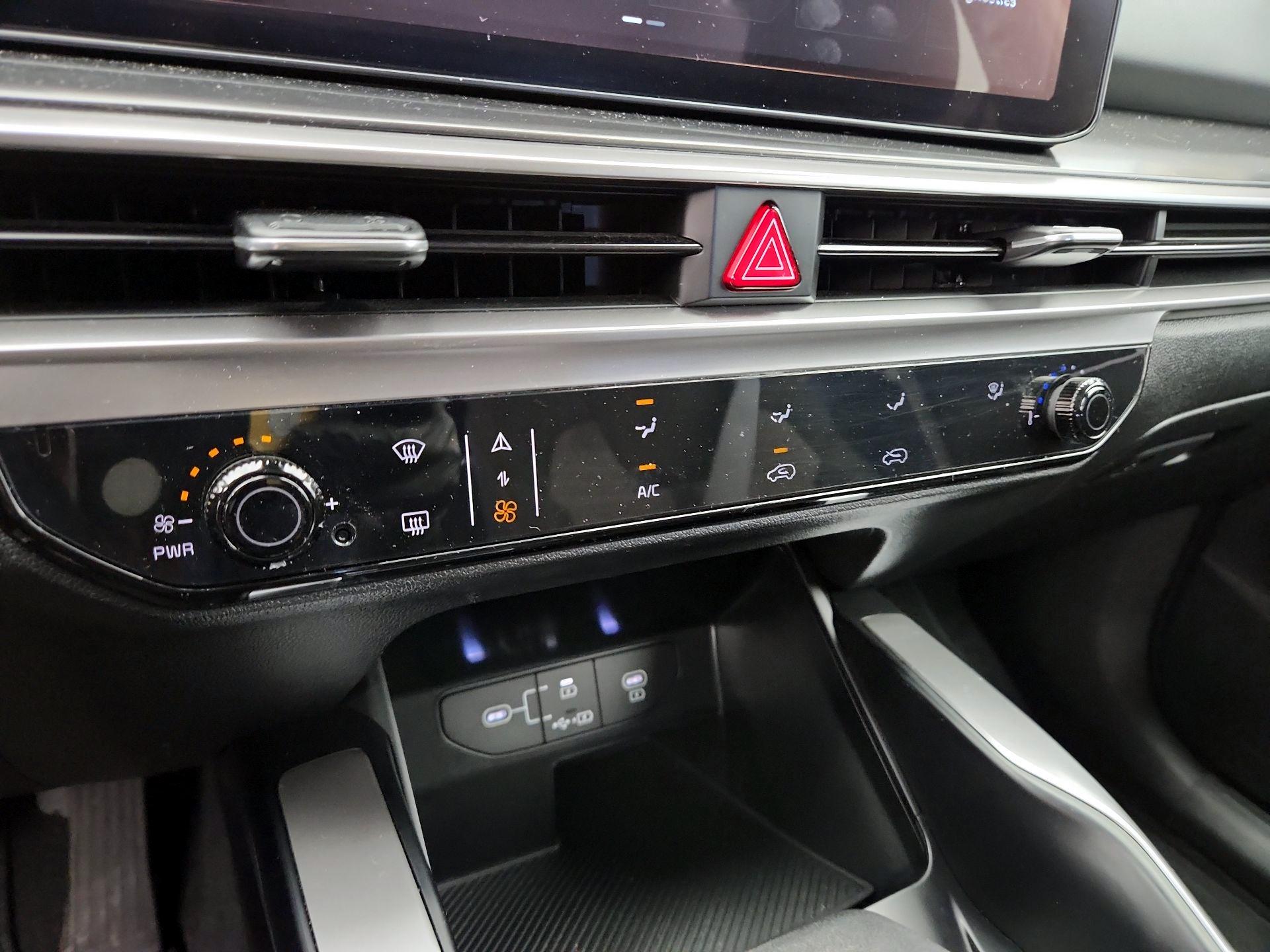 Thumbnail: 2024 Kia Sorento - 16