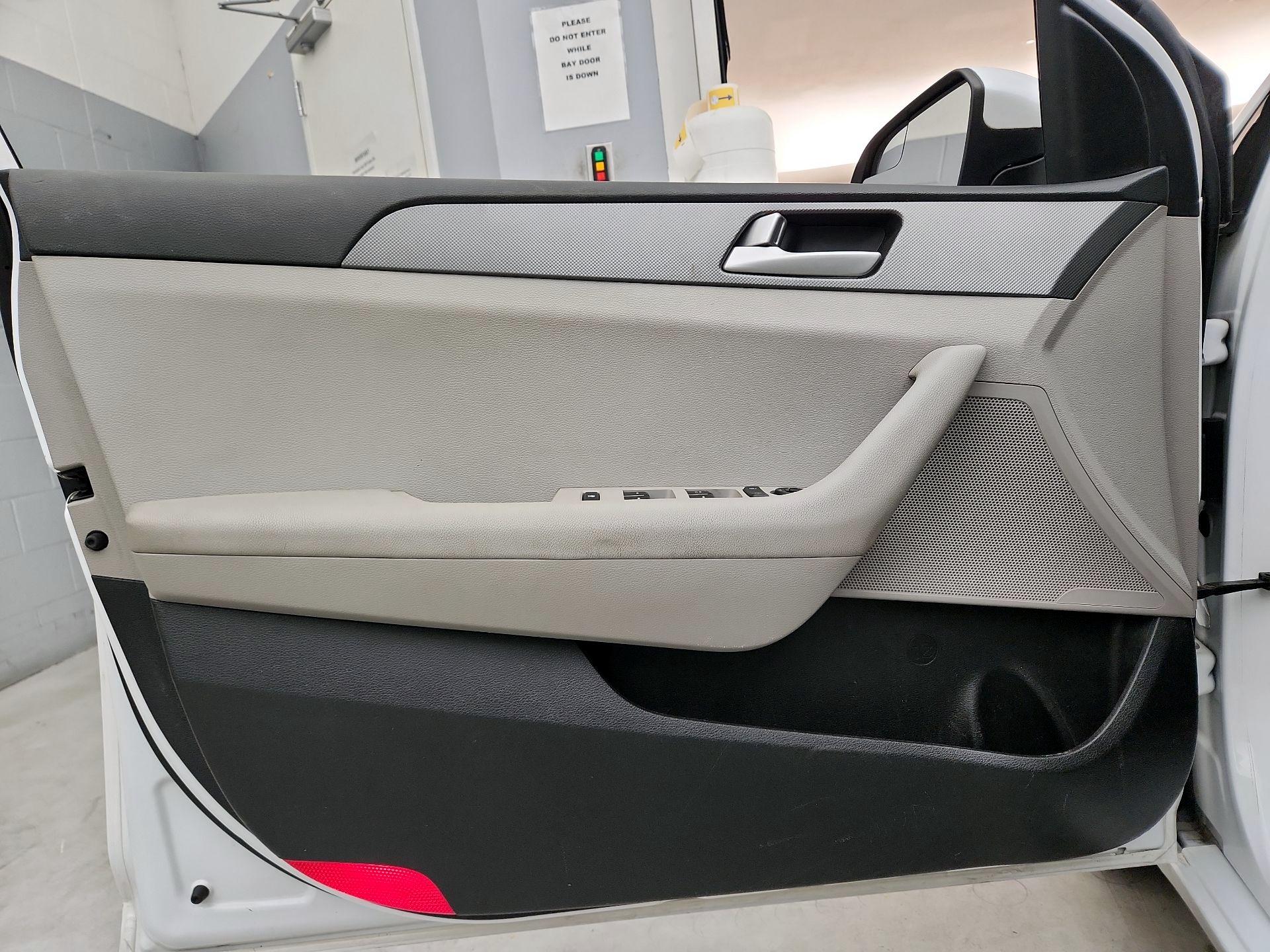 Thumbnail: 2016 Hyundai Sonata - 12