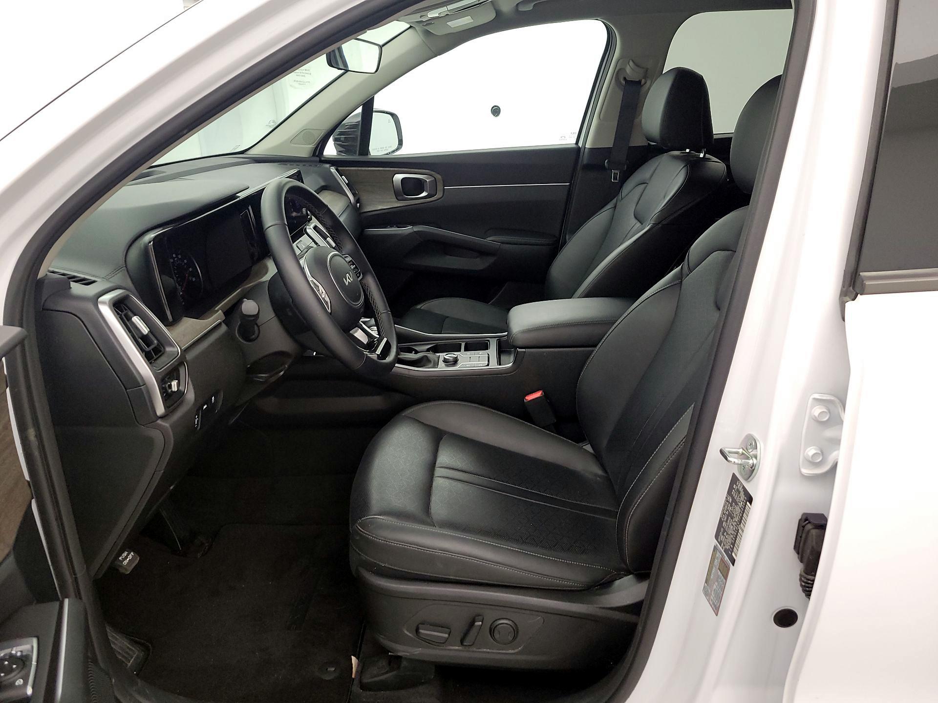 Thumbnail: 2023 Kia Sorento - 11