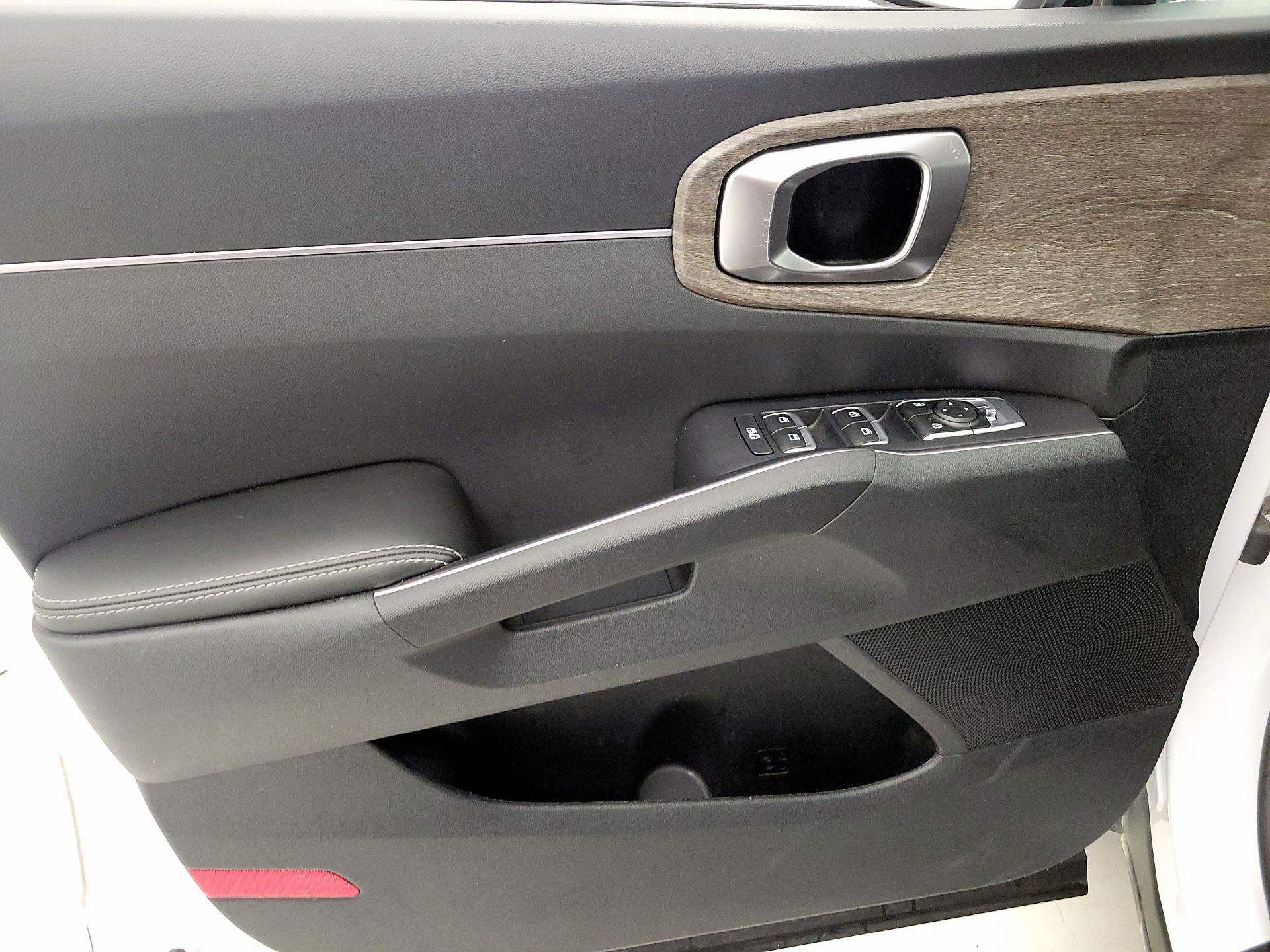 Thumbnail: 2023 Kia Sorento - 12