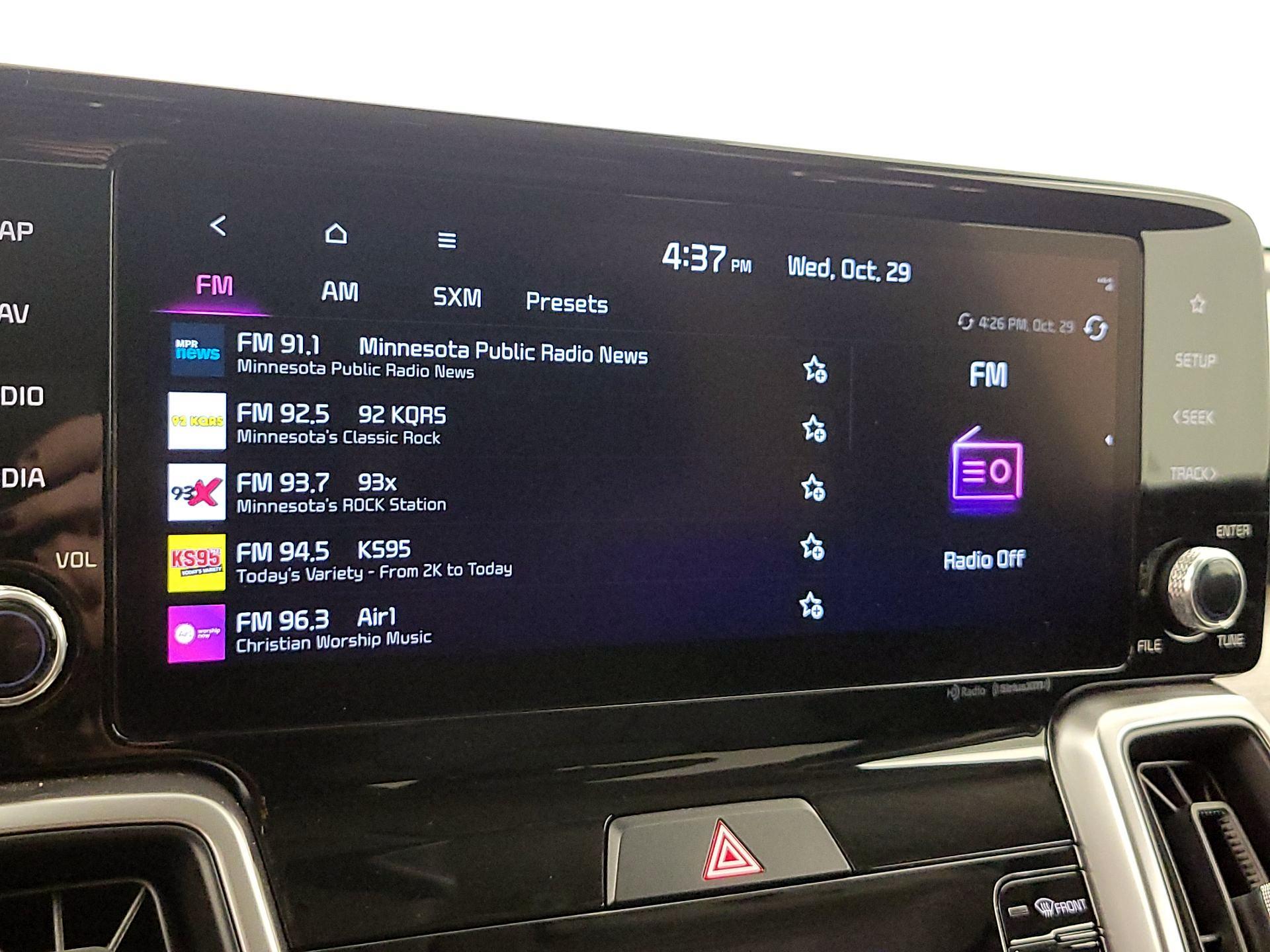 Thumbnail: 2023 Kia Sorento - 16