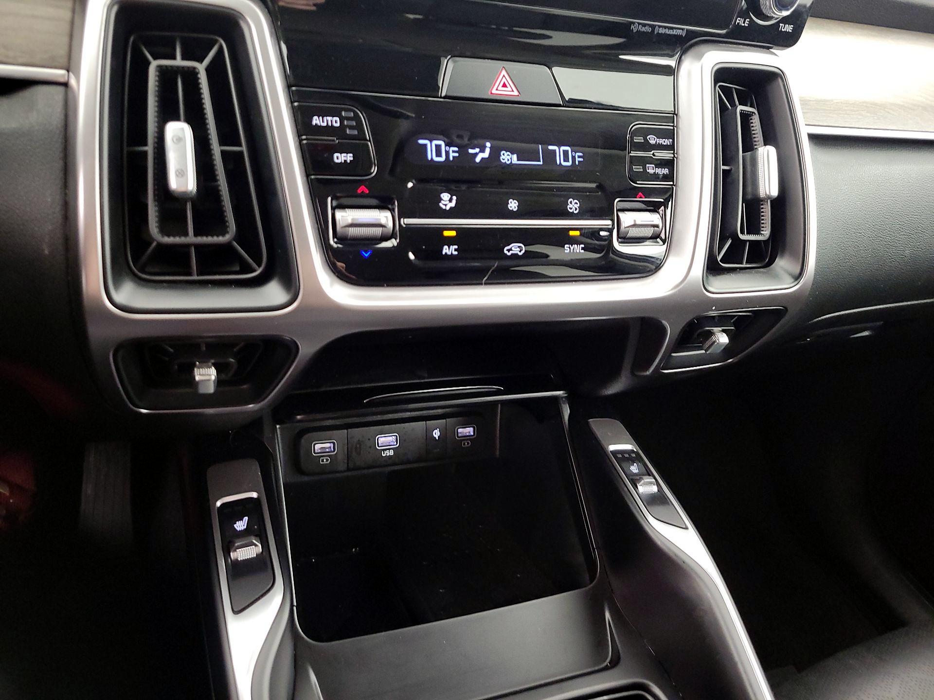 Thumbnail: 2023 Kia Sorento - 17