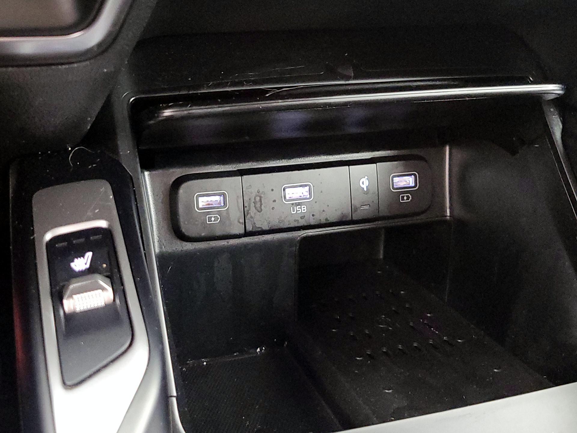 Thumbnail: 2023 Kia Sorento - 19