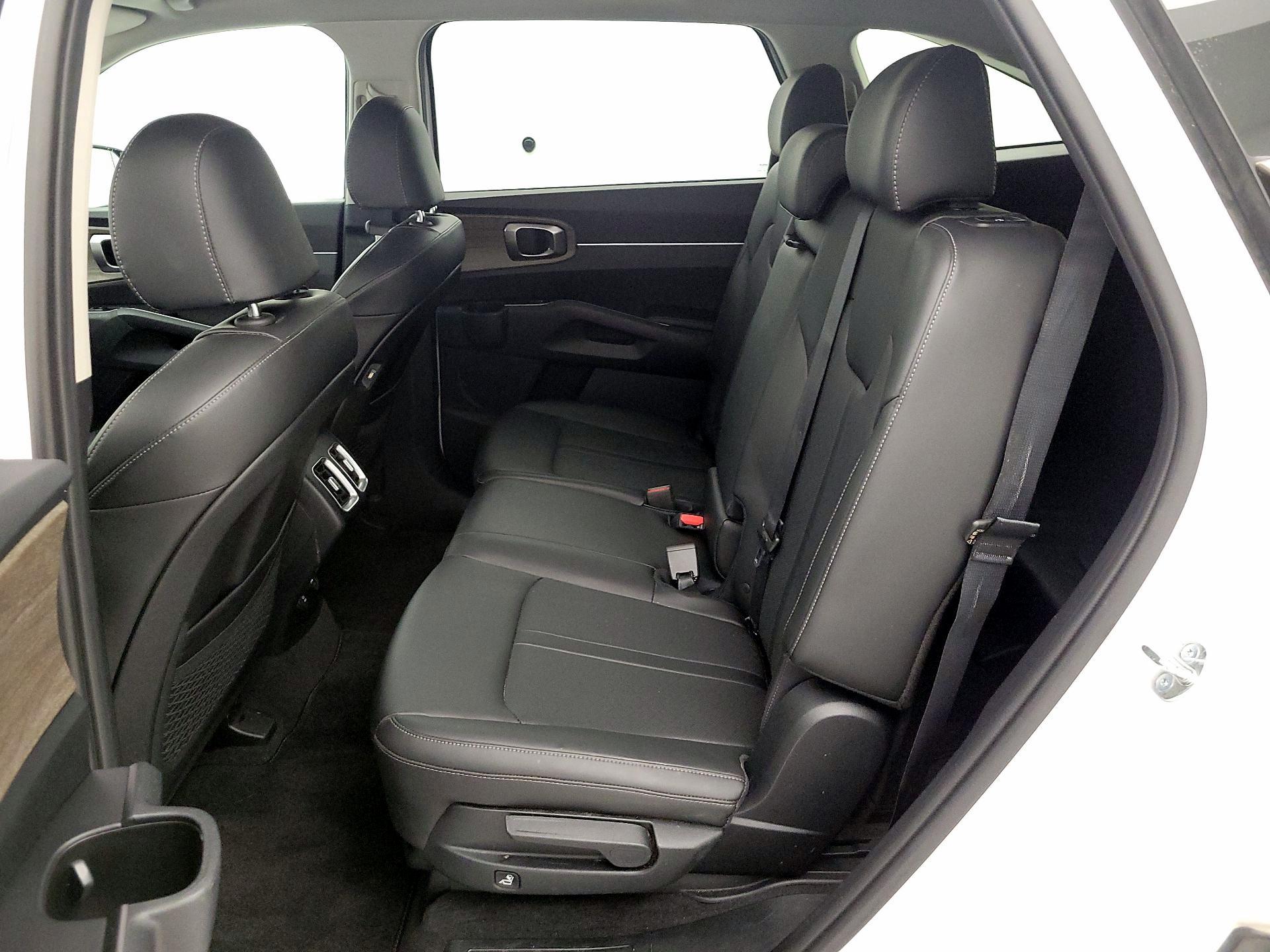 Thumbnail: 2023 Kia Sorento - 20