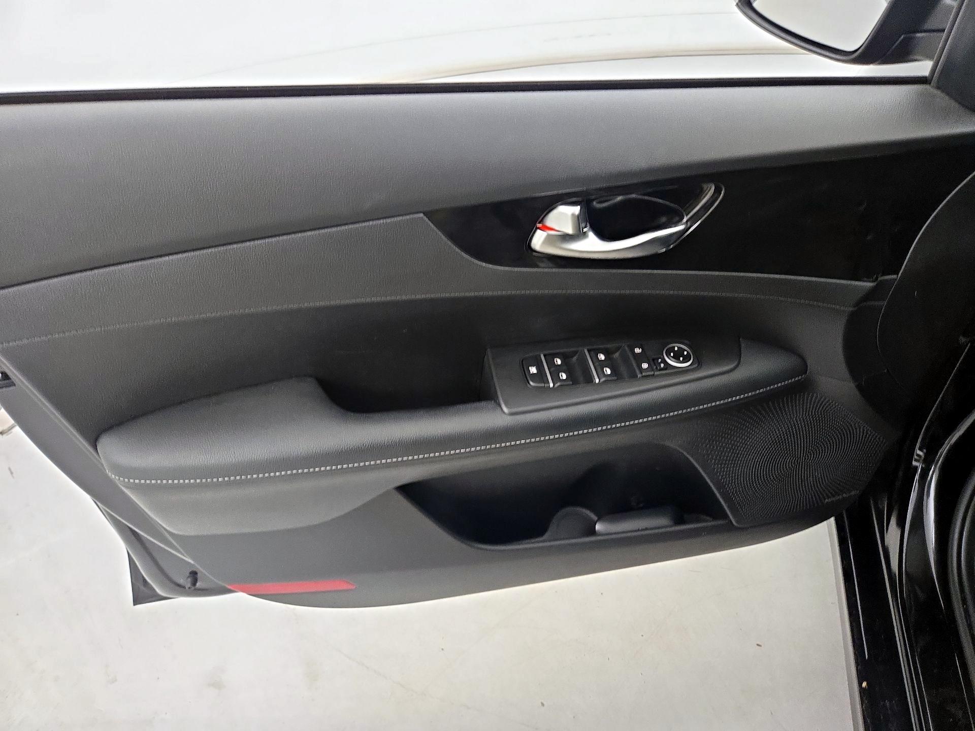 Thumbnail: 2021 Kia Forte - 12