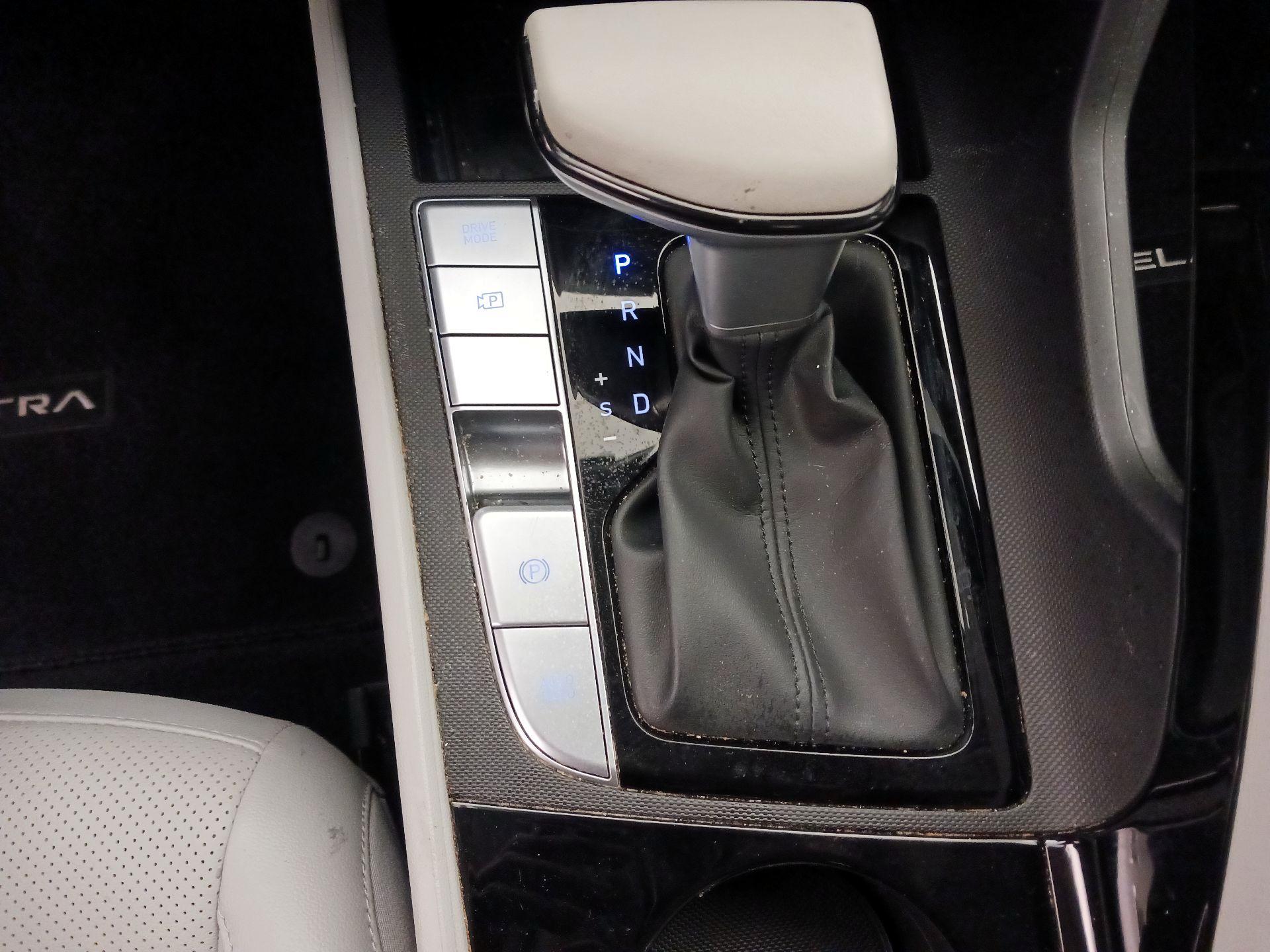 Thumbnail: 2022 Hyundai Elantra - 18