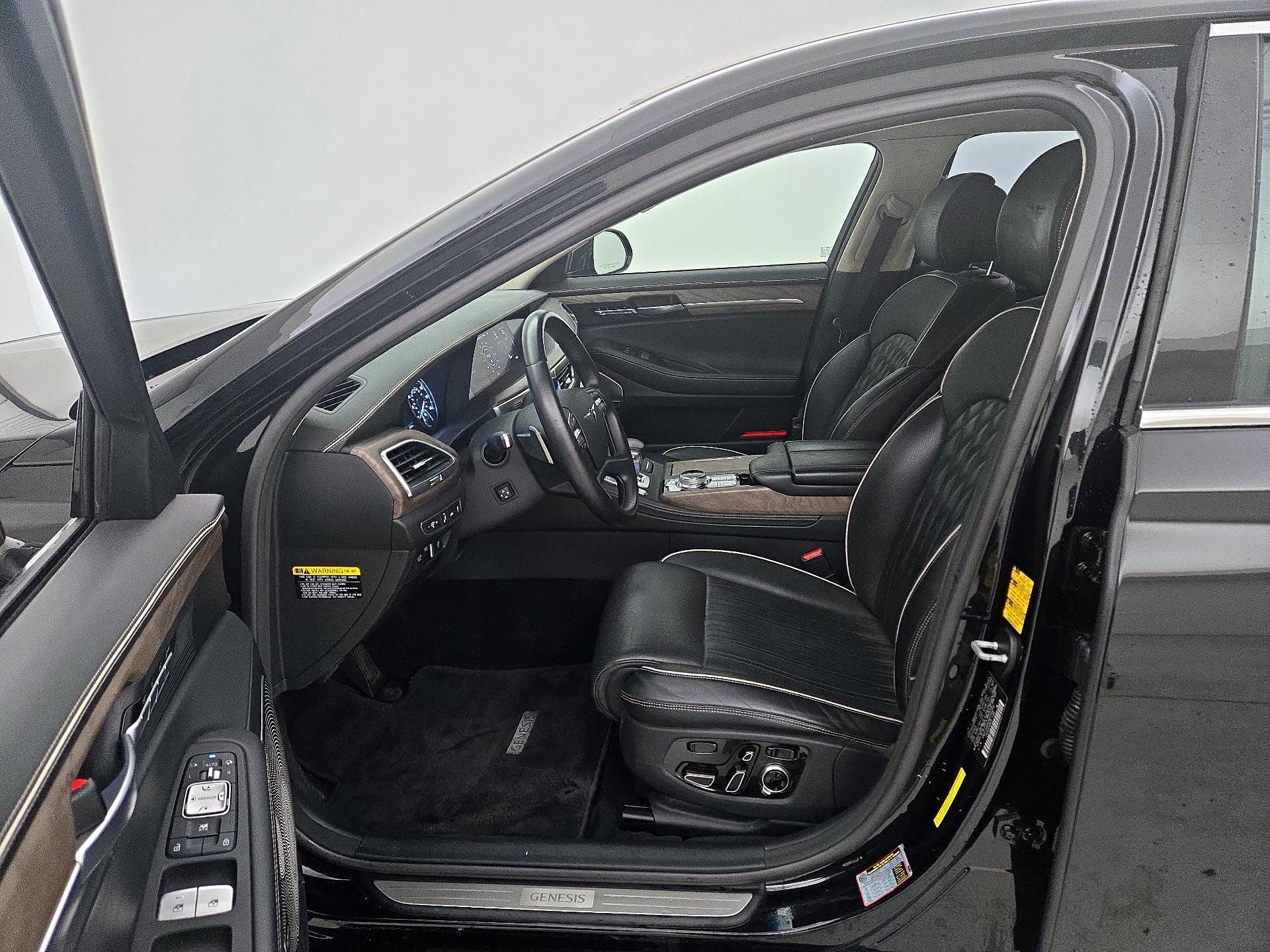 Thumbnail: 2022 Genesis G90 - 11