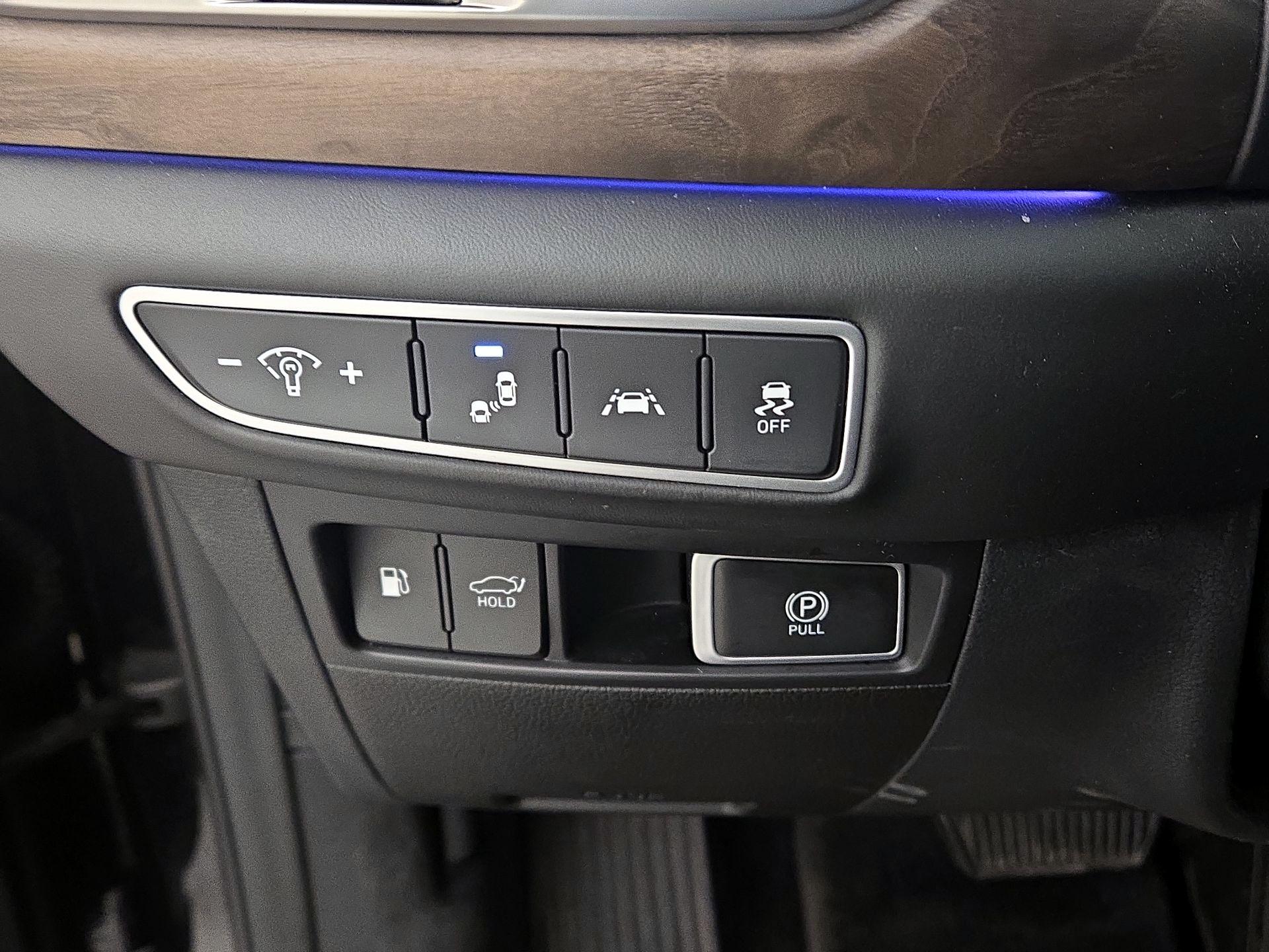 Thumbnail: 2022 Genesis G90 - 13