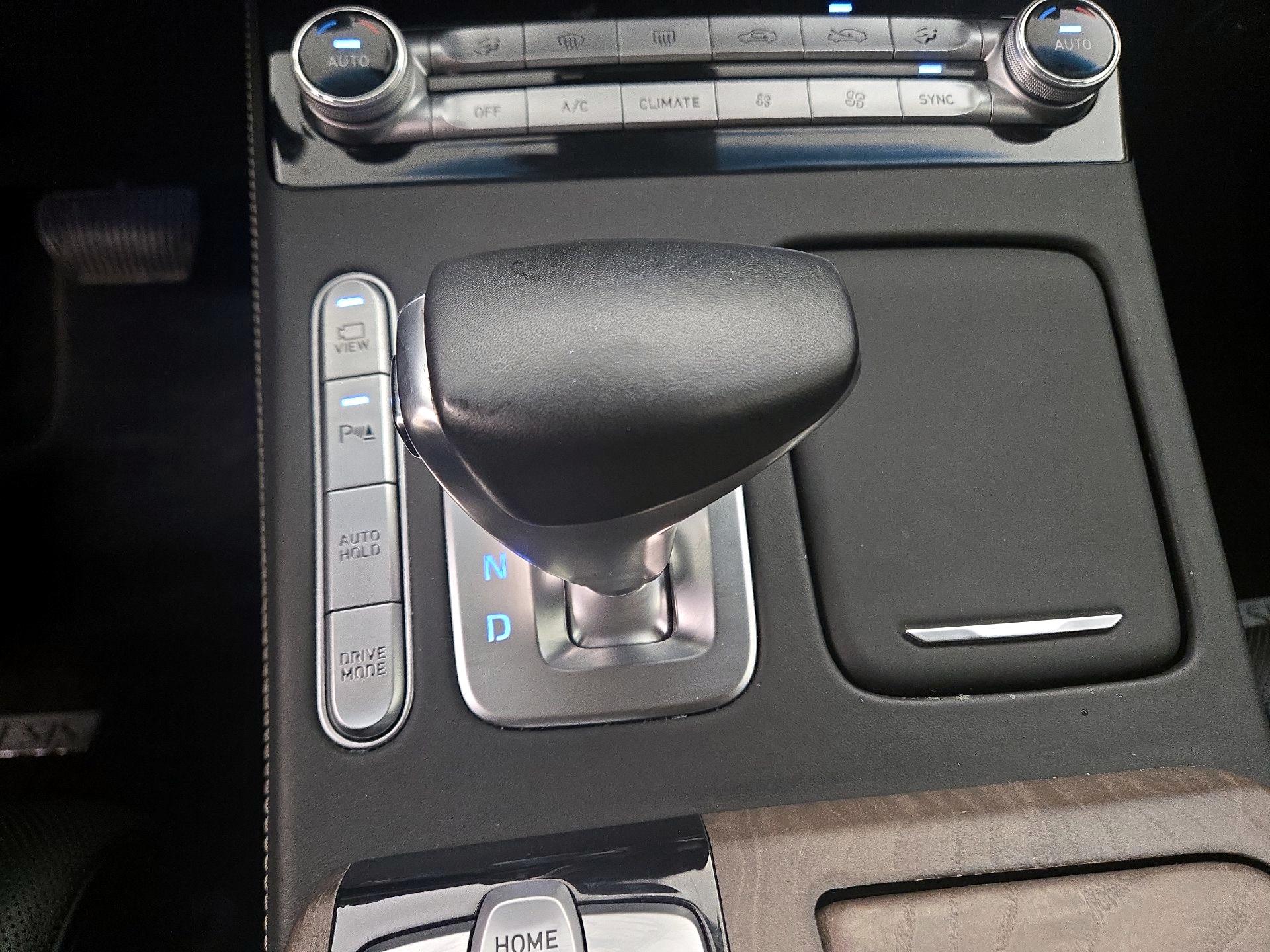 Thumbnail: 2022 Genesis G90 - 17