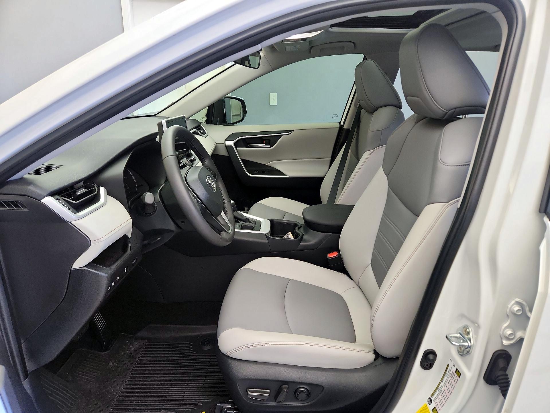 Thumbnail: 2025 Toyota RAV4 - 11