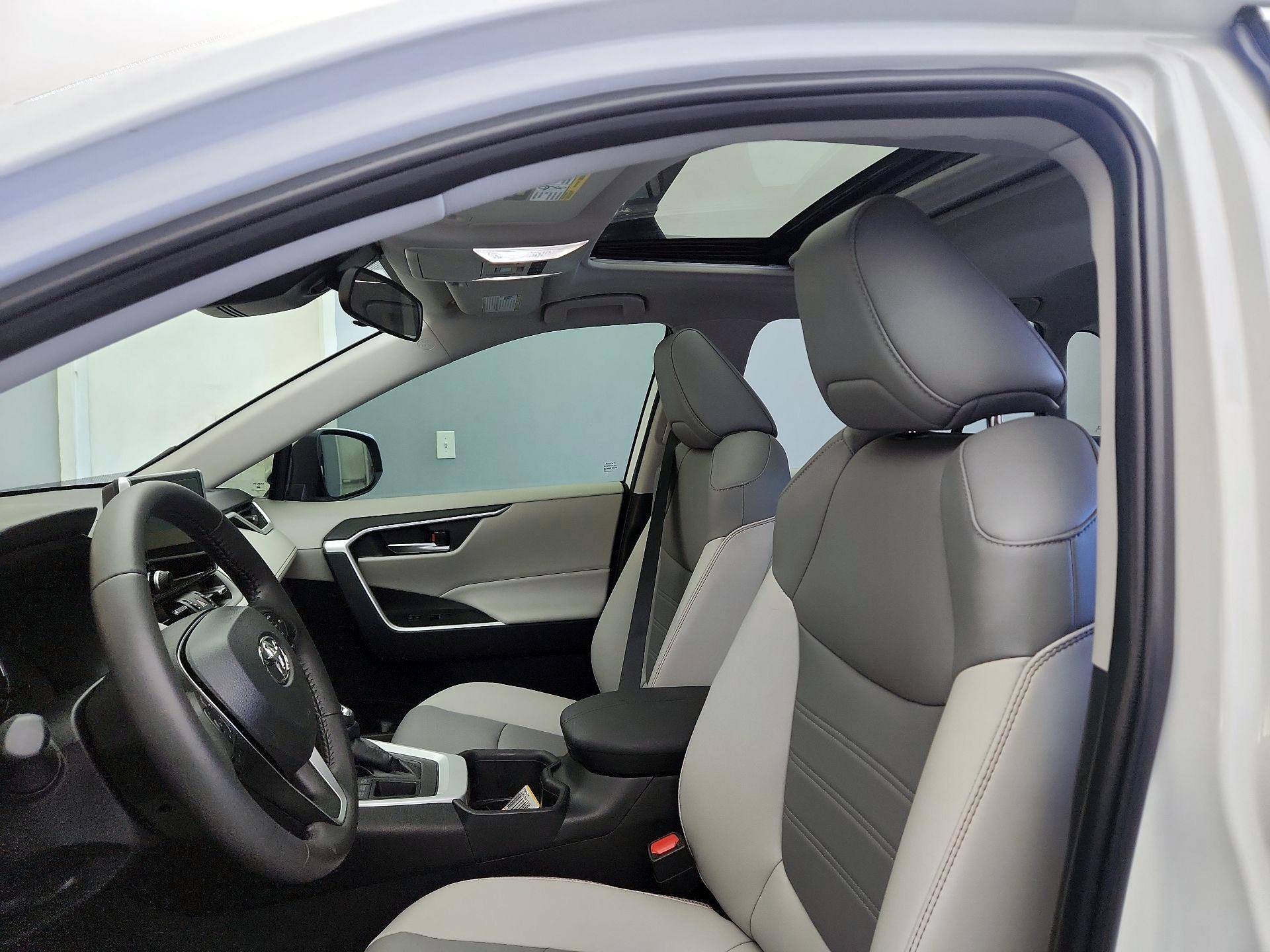 Thumbnail: 2025 Toyota RAV4 - 18