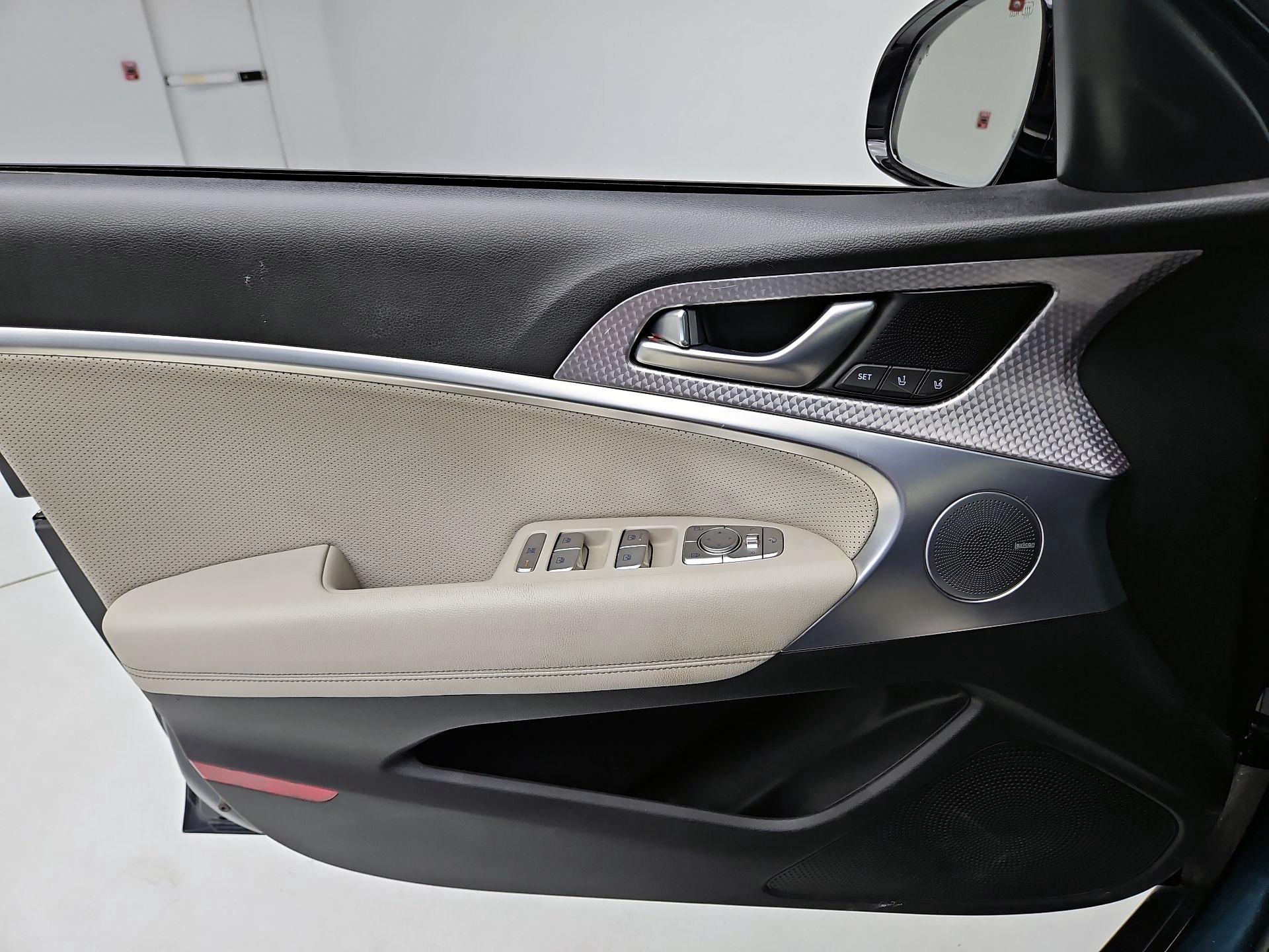 Thumbnail: 2023 Genesis G70 - 12