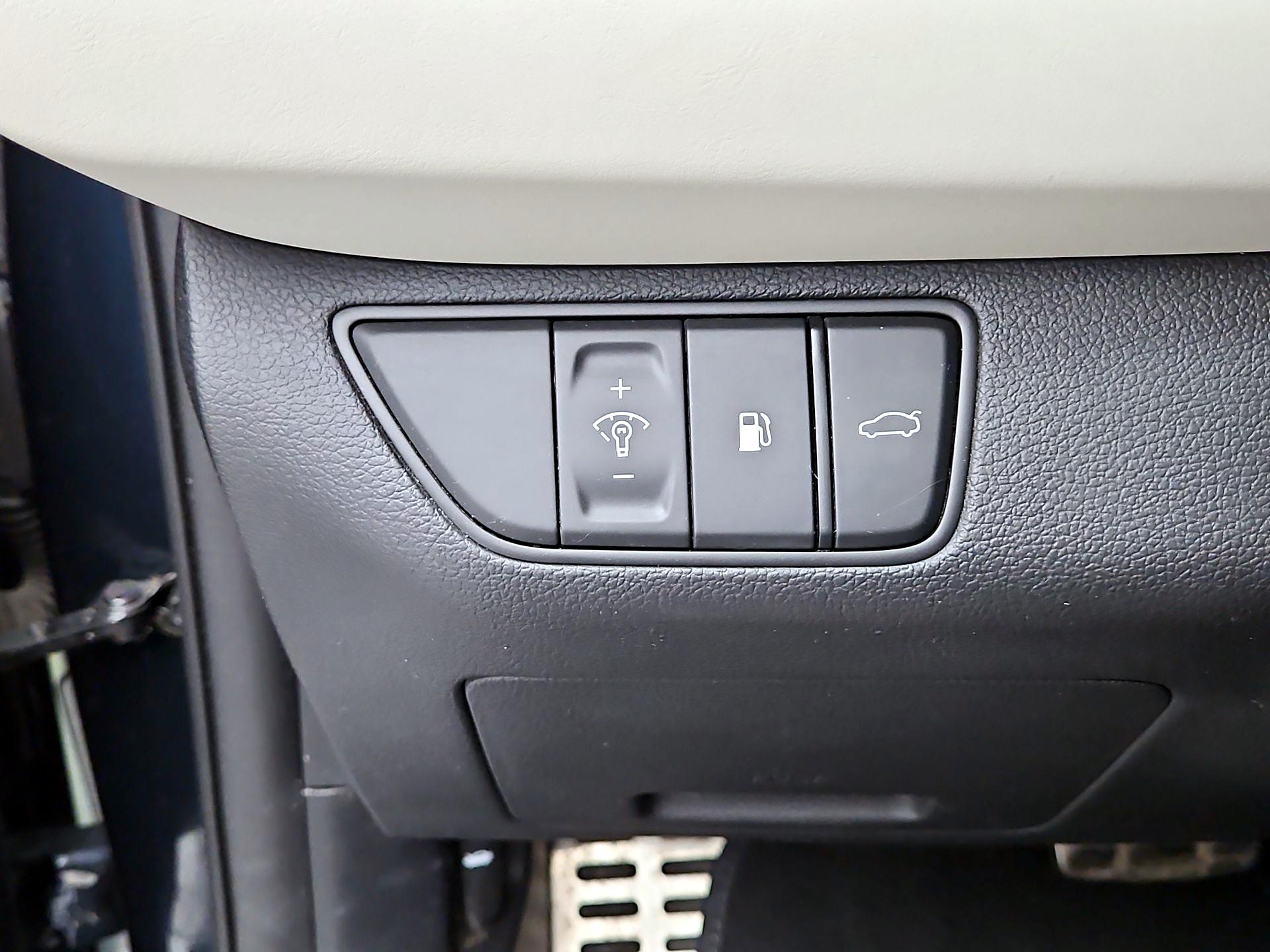 Thumbnail: 2023 Genesis G70 - 13