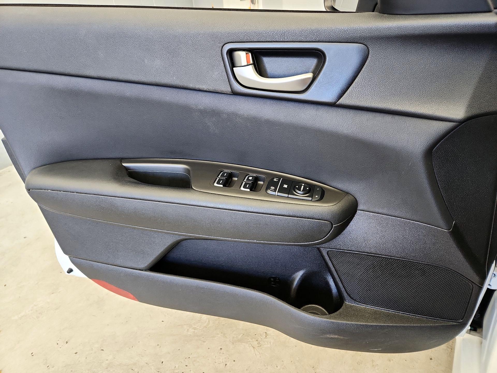 Thumbnail: 2018 Kia Optima - 12