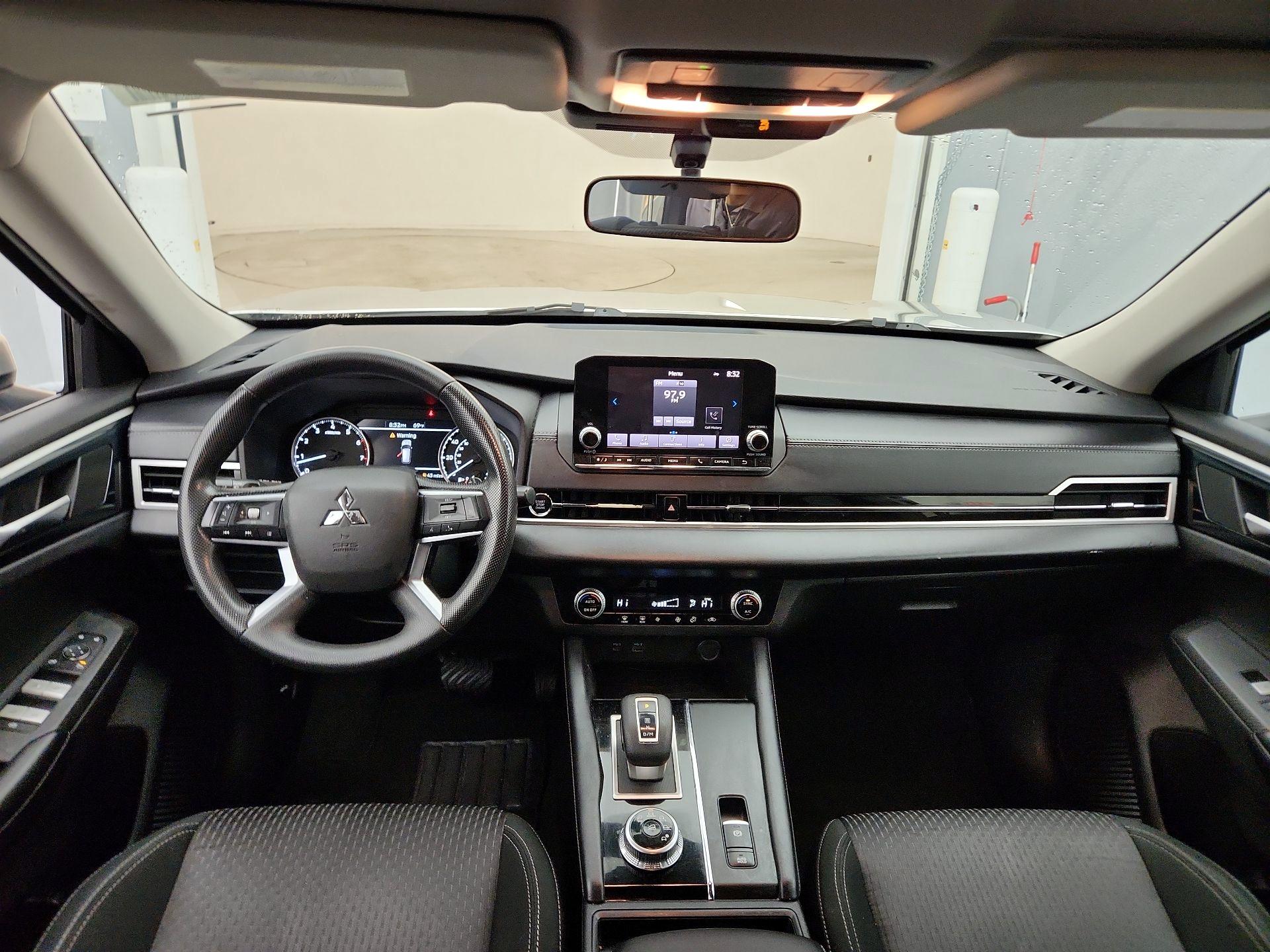 Thumbnail: 2022 Mitsubishi Outlander - 9