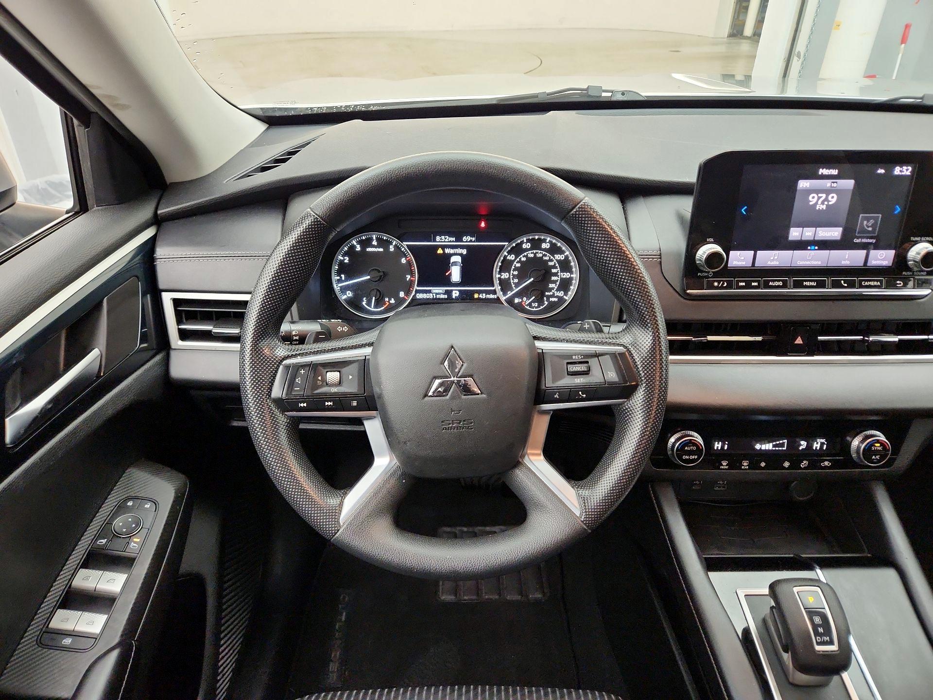 Thumbnail: 2022 Mitsubishi Outlander - 10