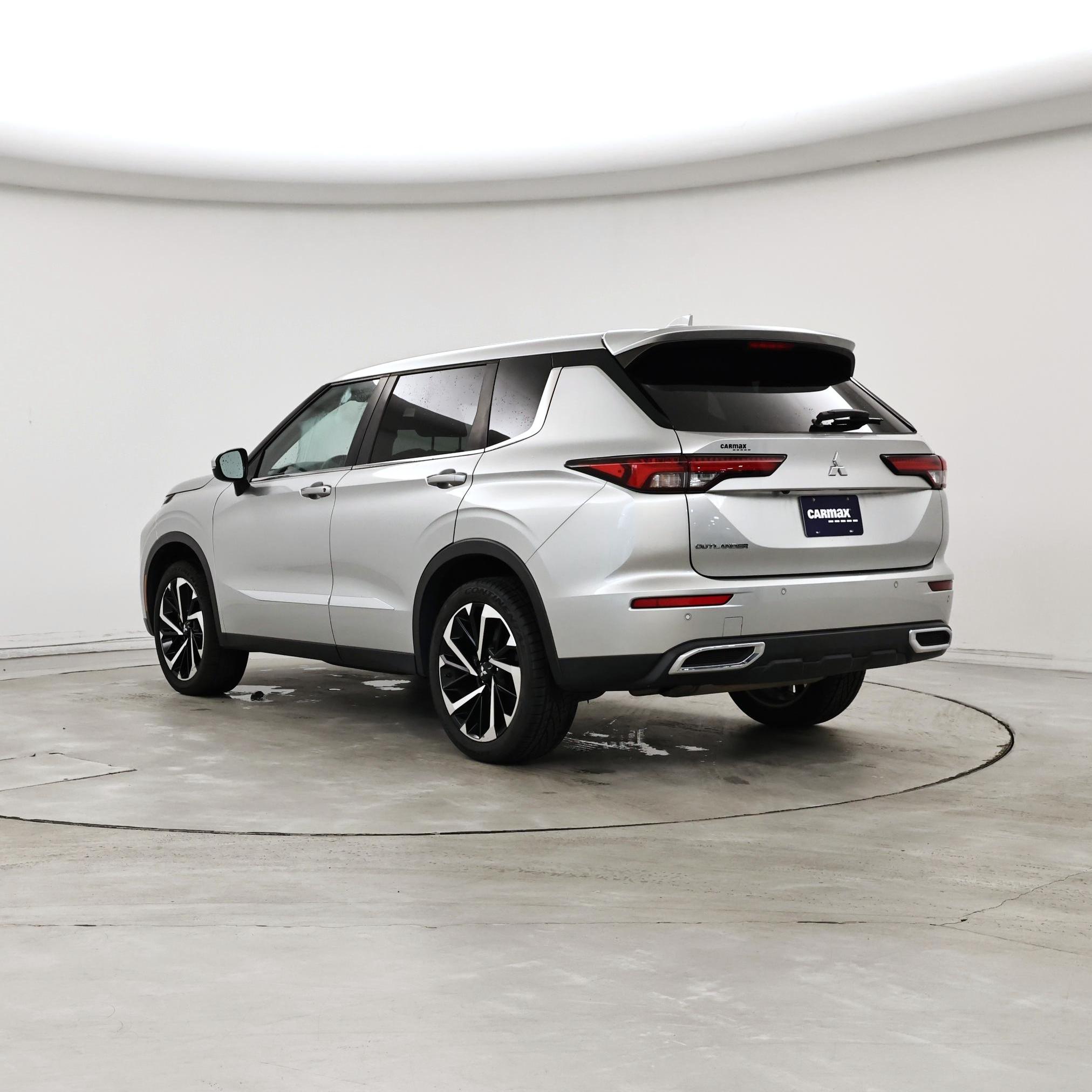 Thumbnail: 2022 Mitsubishi Outlander - 2