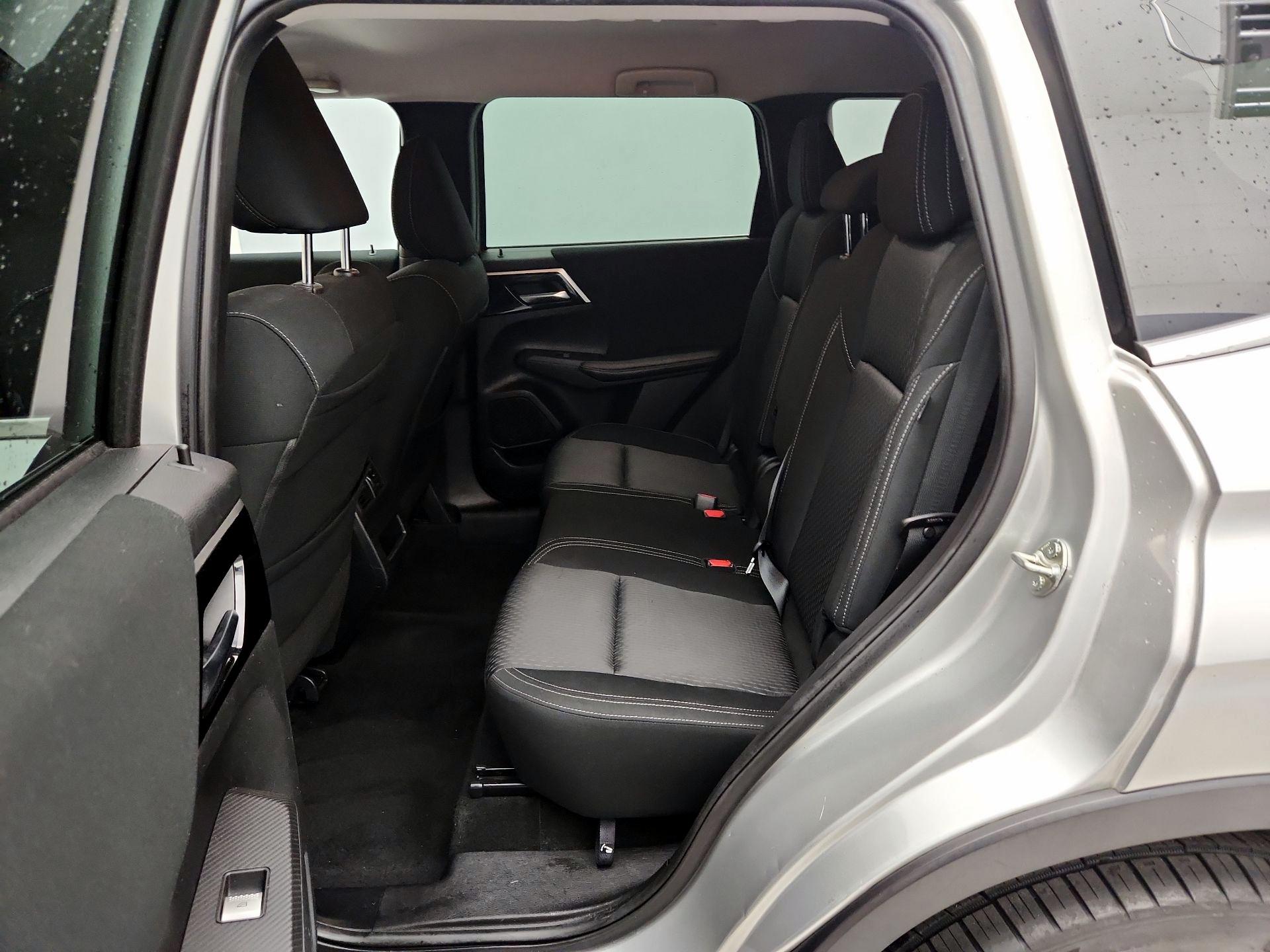 Thumbnail: 2022 Mitsubishi Outlander - 19