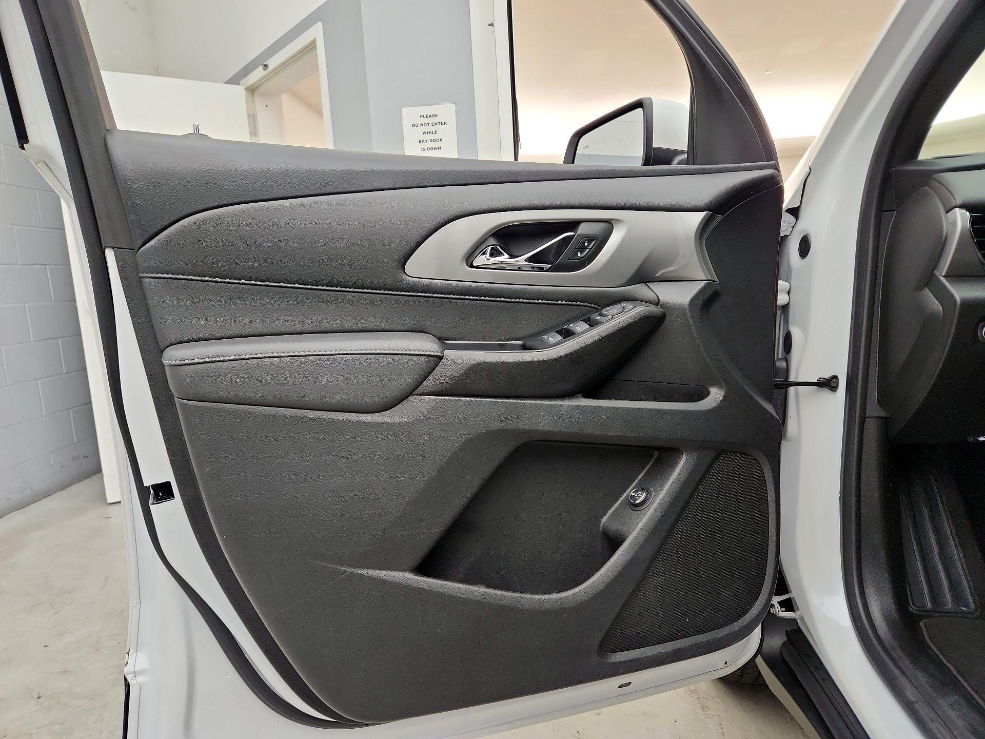 Thumbnail: 2023 Chevrolet Traverse - 12