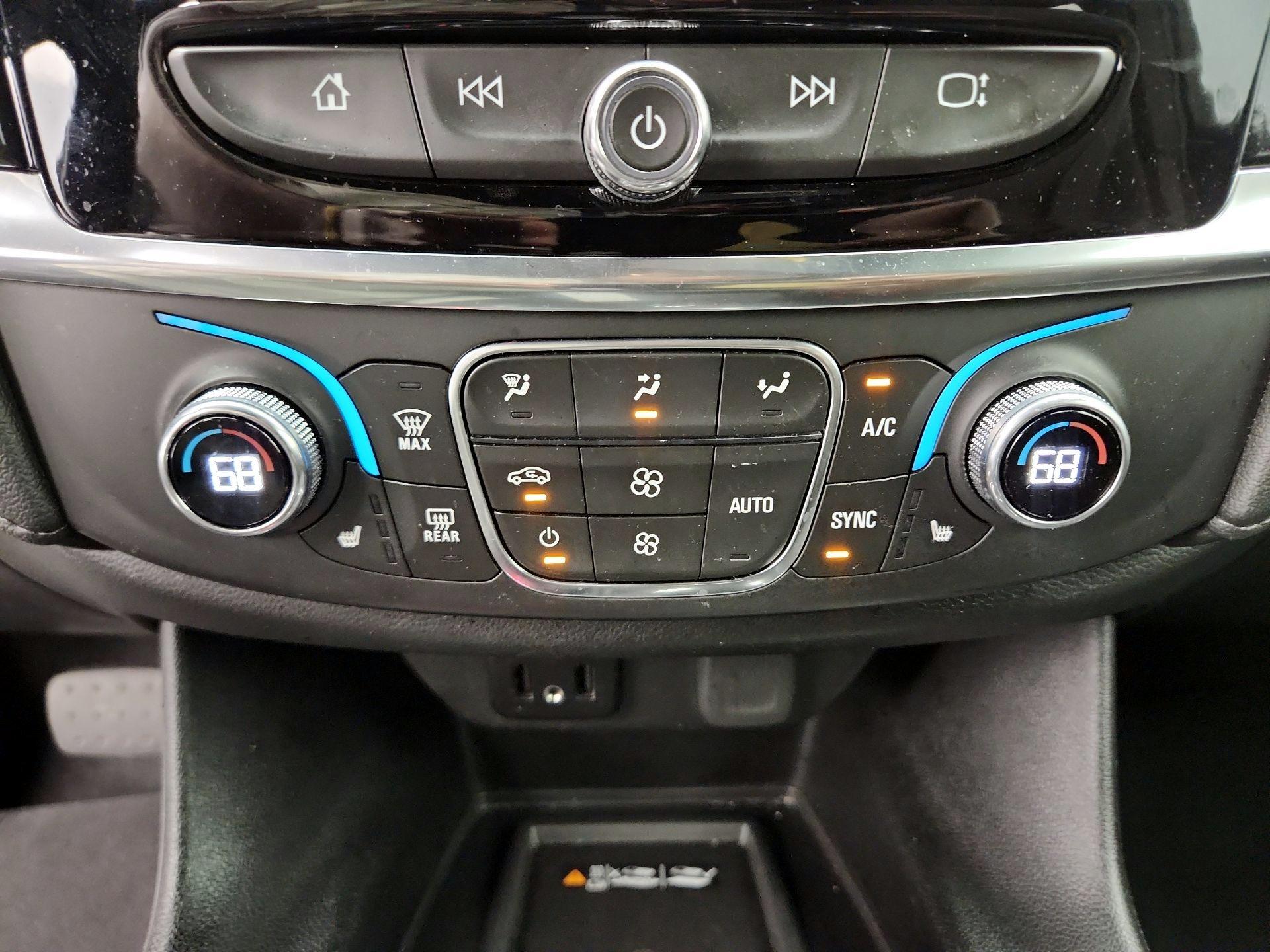 Thumbnail: 2023 Chevrolet Traverse - 16