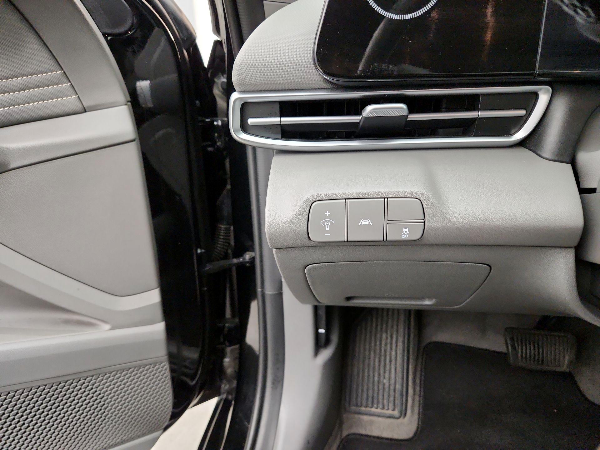 Thumbnail: 2023 Hyundai Elantra - 13