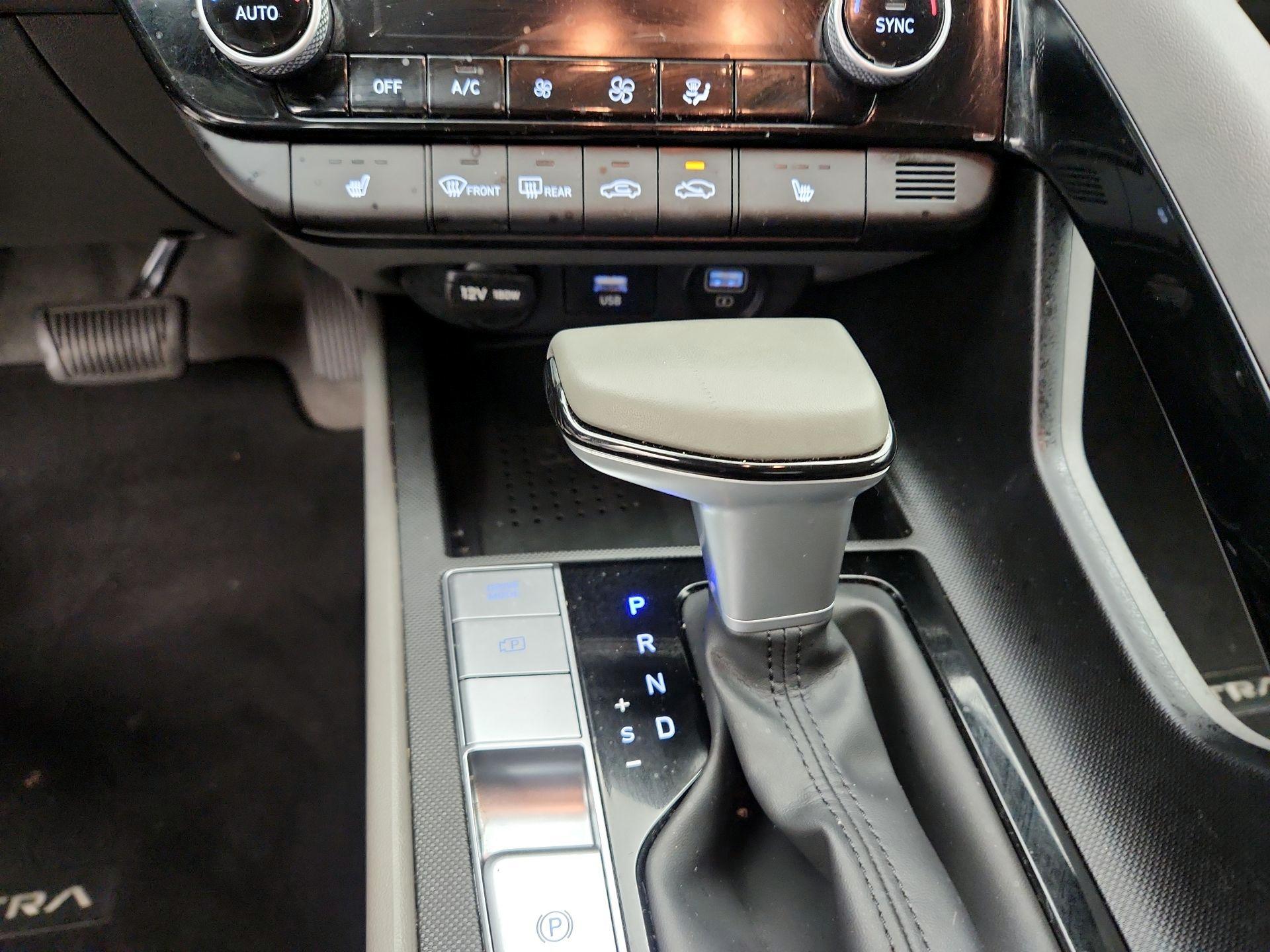 Thumbnail: 2023 Hyundai Elantra - 17