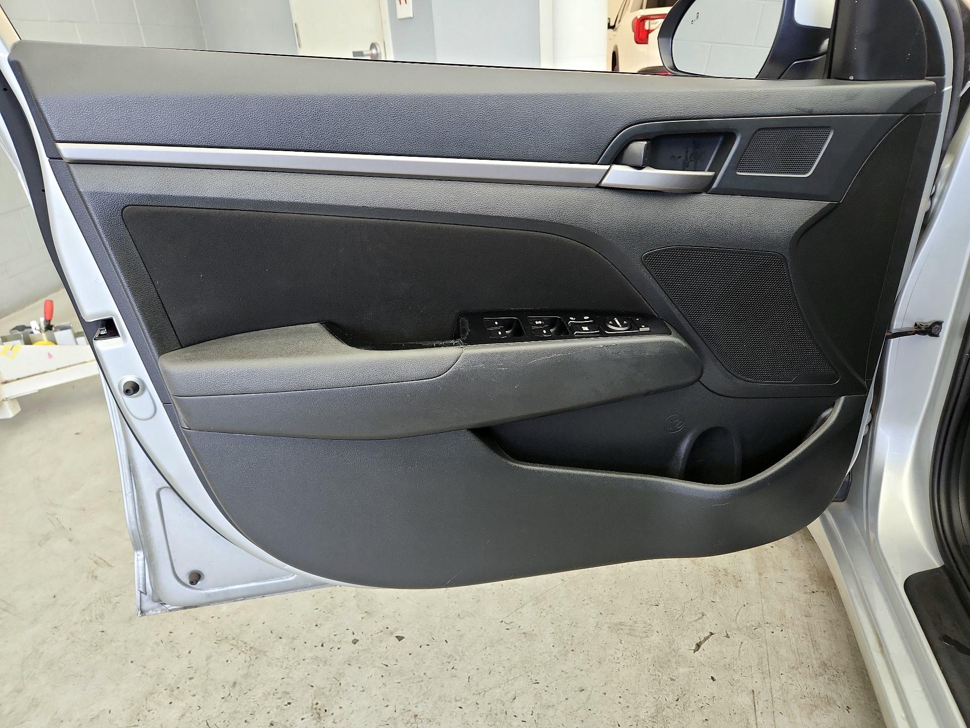 Thumbnail: 2018 Hyundai Elantra - 12