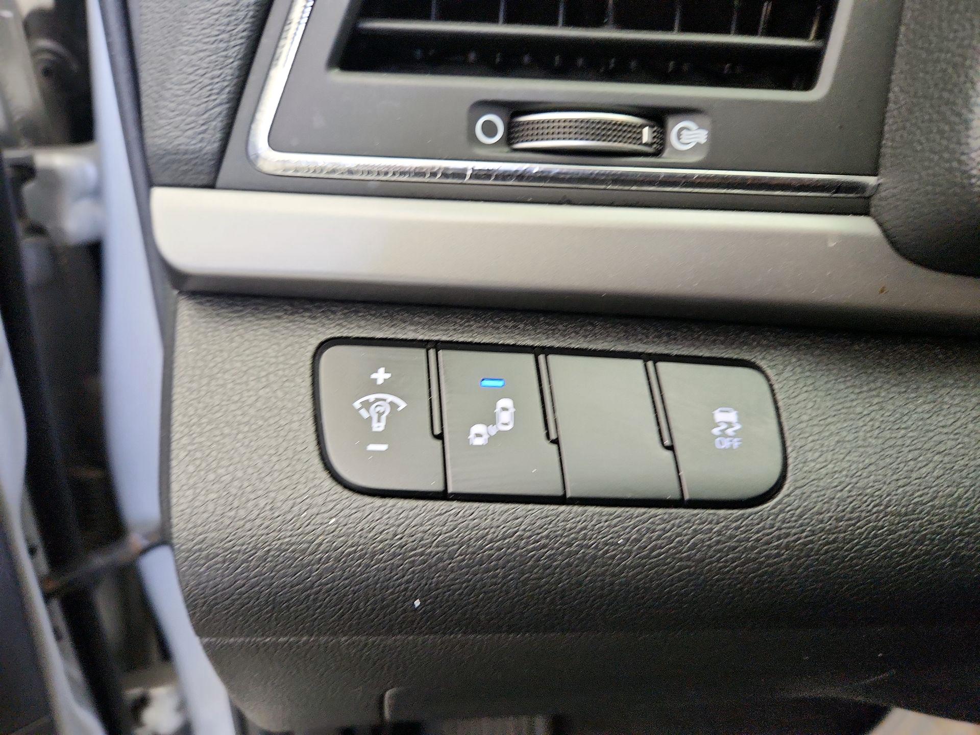 Thumbnail: 2018 Hyundai Elantra - 13