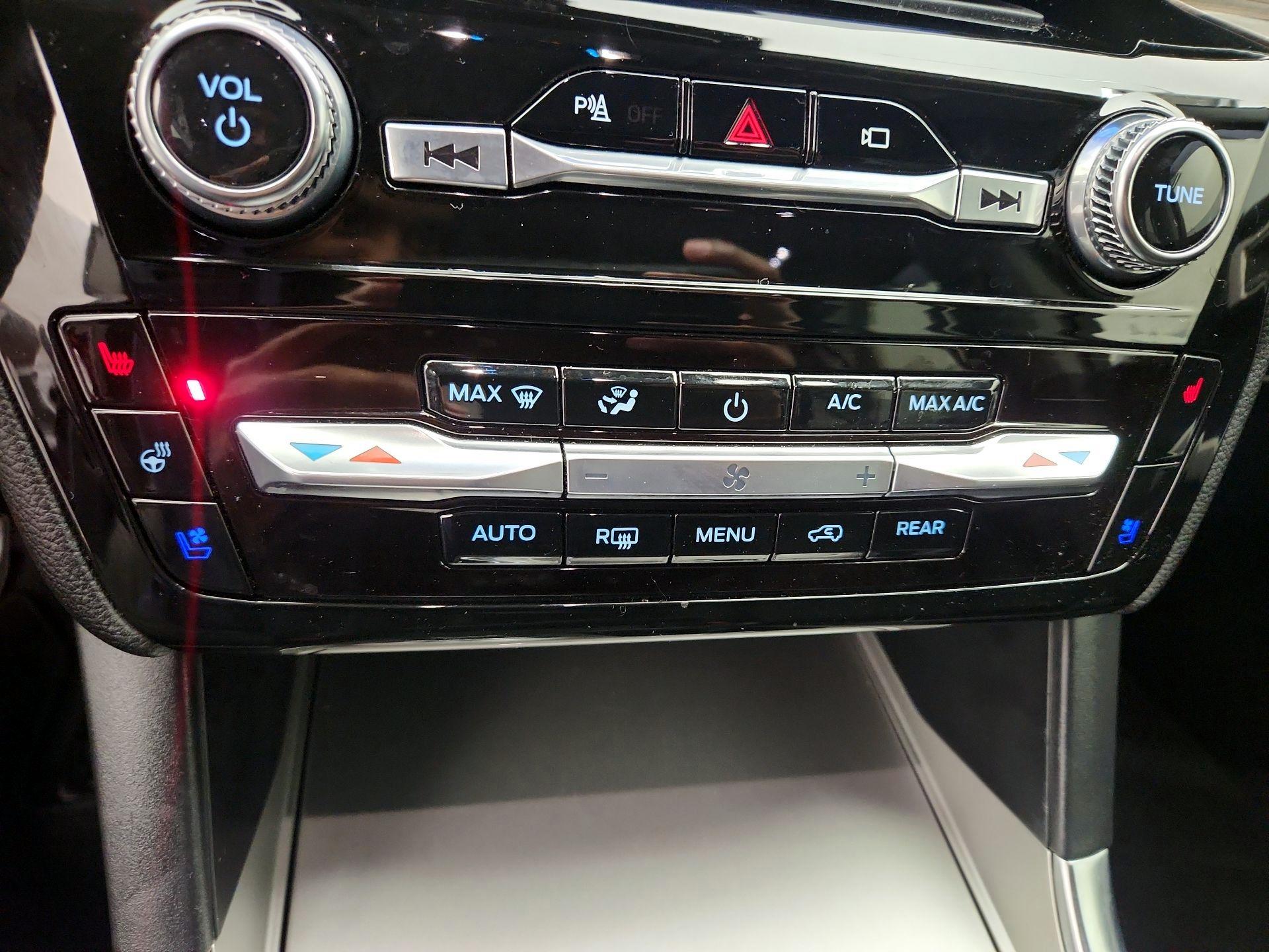 Thumbnail: 2021 Ford Explorer - 17