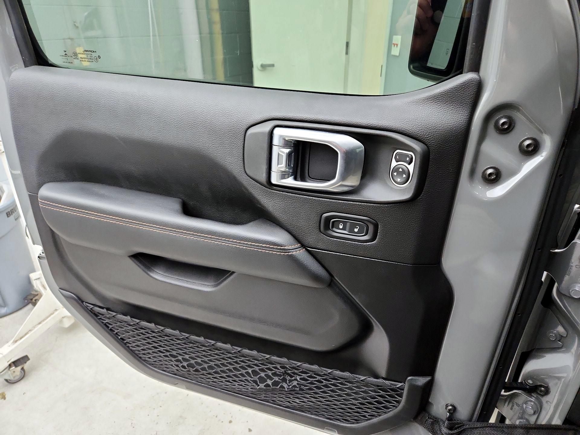 Thumbnail: 2021 Jeep Gladiator - 12