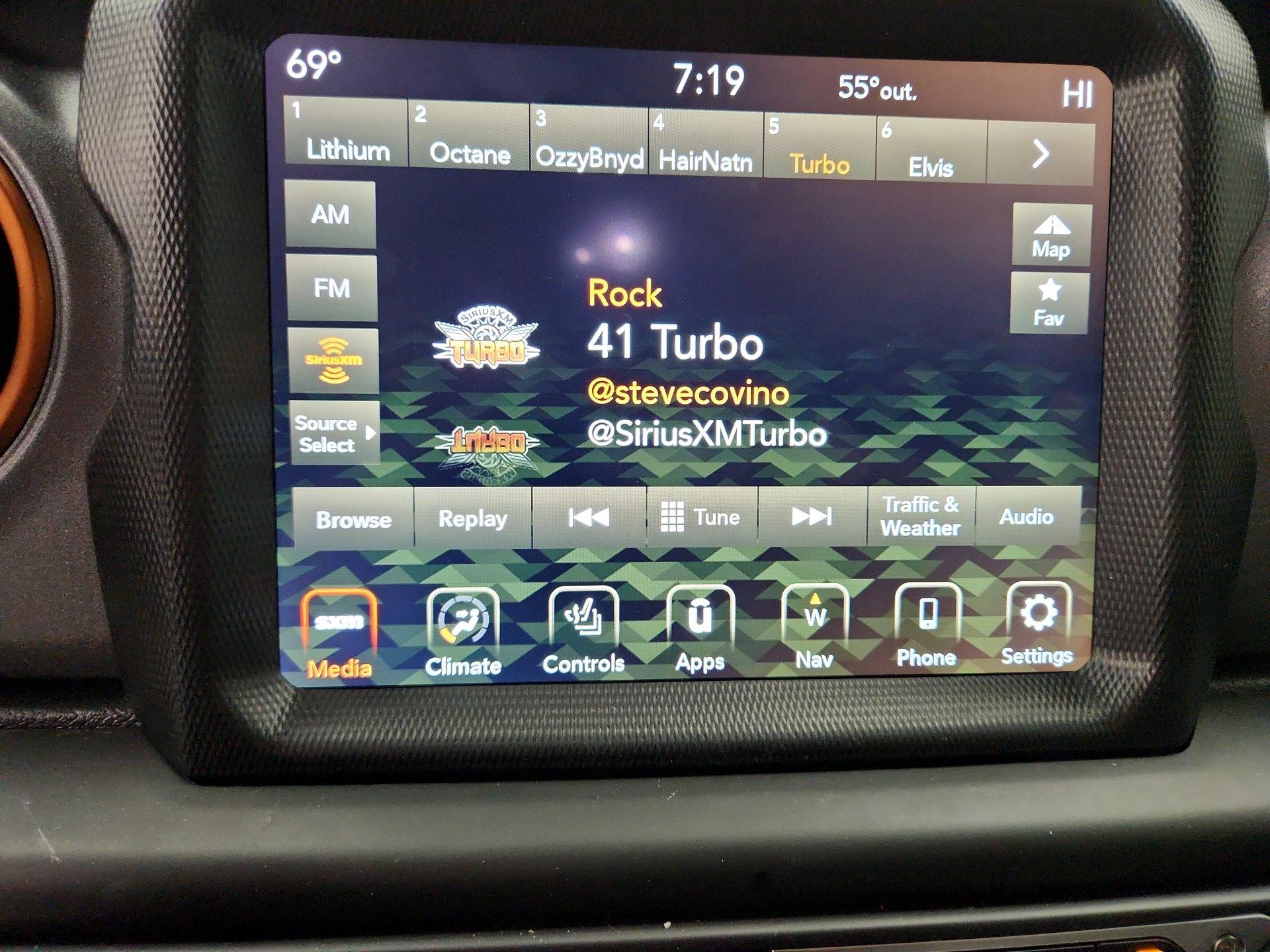 Thumbnail: 2021 Jeep Gladiator - 16