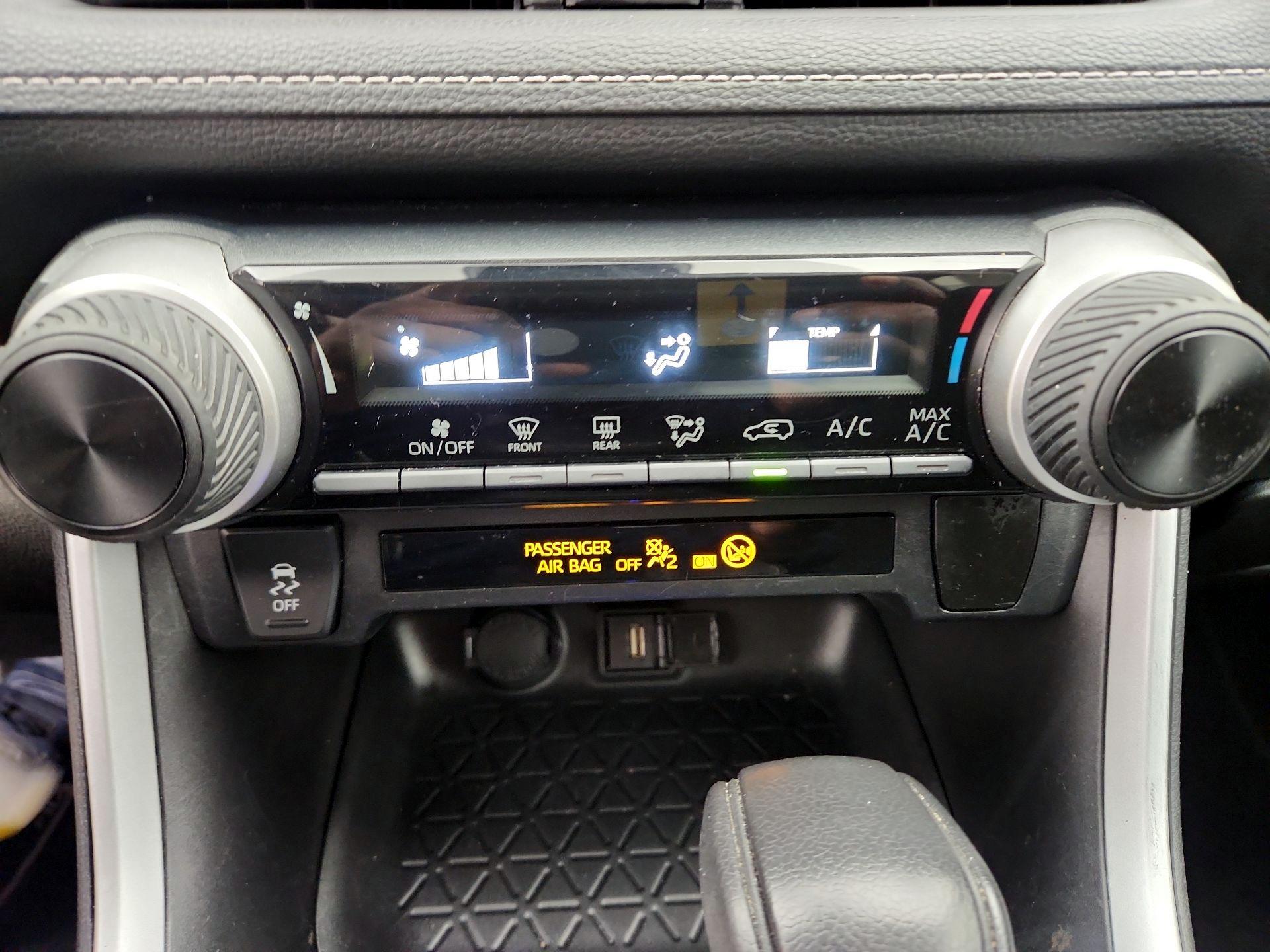 Thumbnail: 2021 Toyota RAV4 - 16