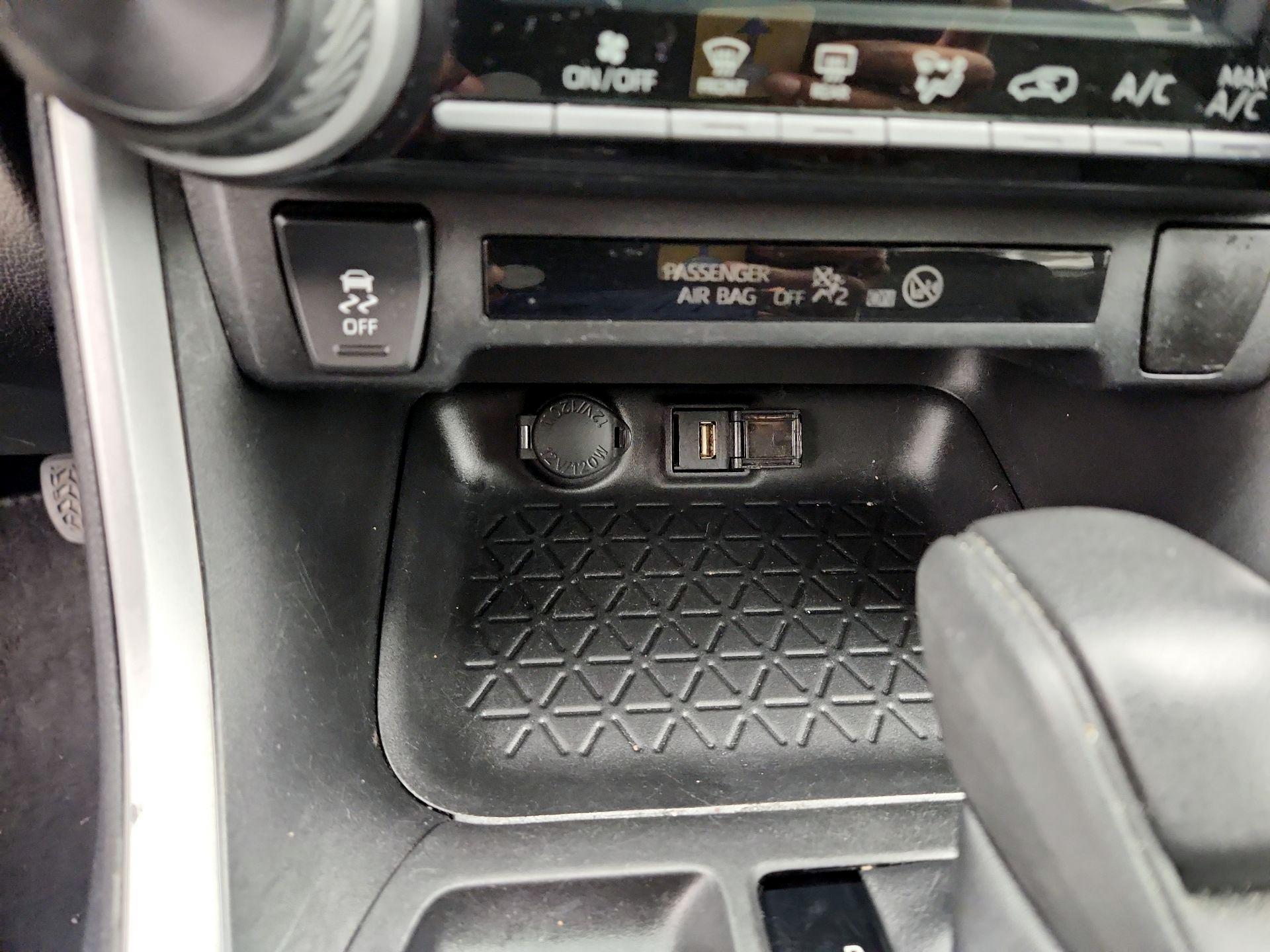 Thumbnail: 2021 Toyota RAV4 - 18