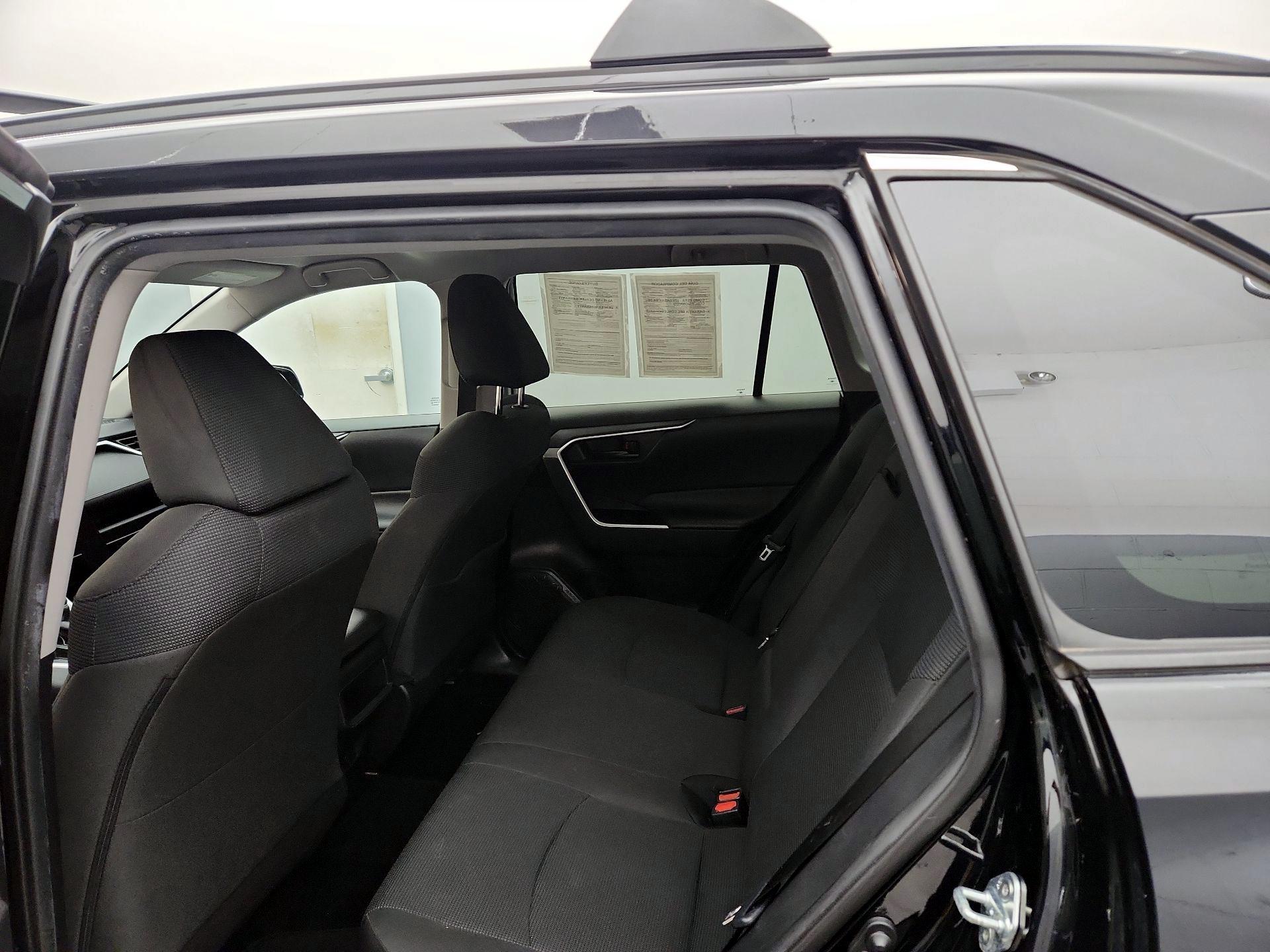 Thumbnail: 2021 Toyota RAV4 - 19