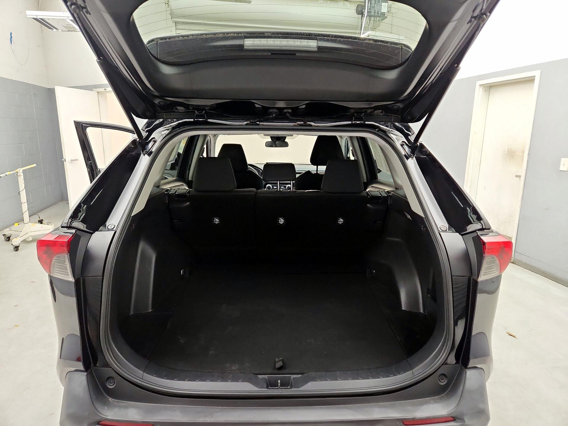 Thumbnail: 2021 Toyota RAV4 - 20