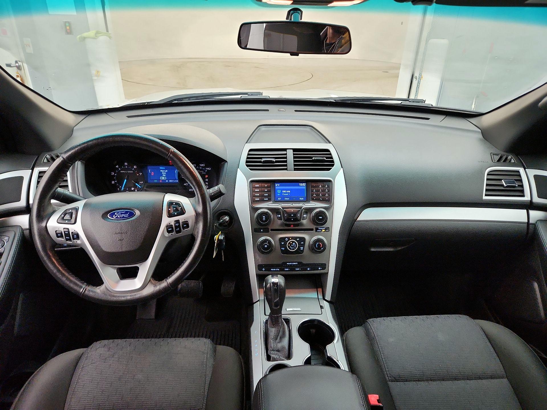 Thumbnail: 2015 Ford Explorer - 9