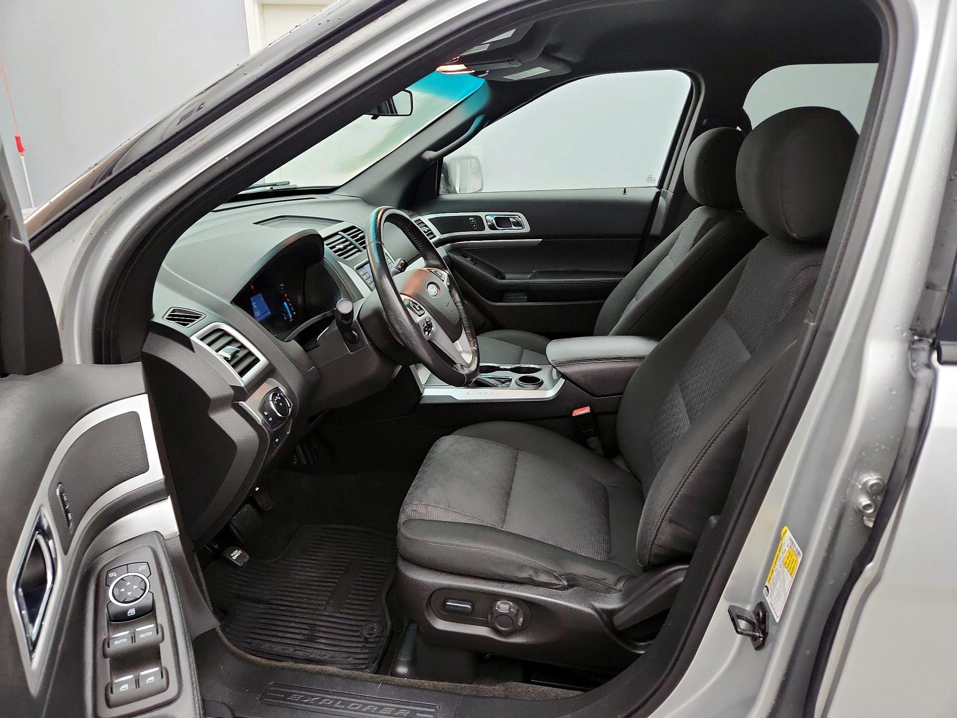 Thumbnail: 2015 Ford Explorer - 11