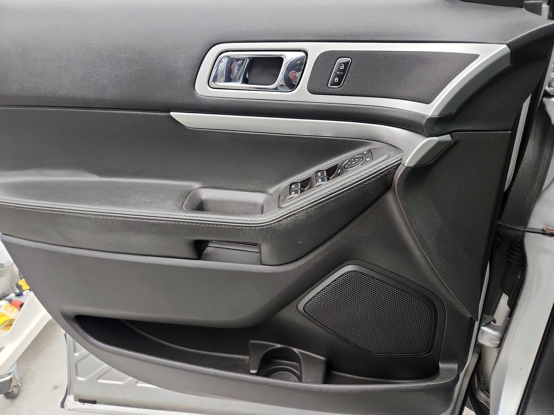 Thumbnail: 2015 Ford Explorer - 12