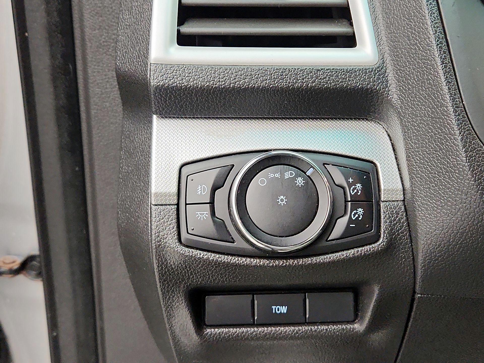 Thumbnail: 2015 Ford Explorer - 13