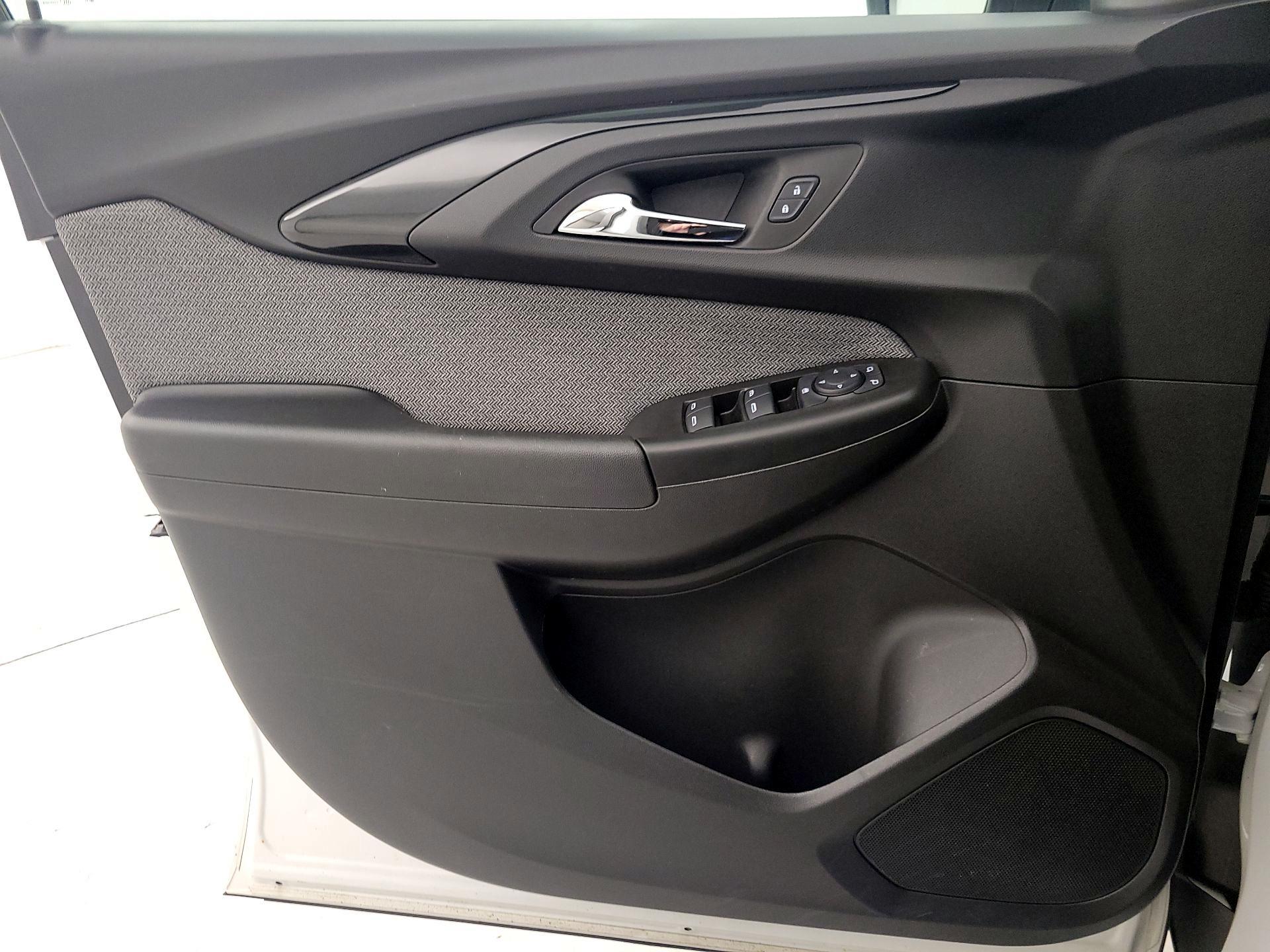 Thumbnail: 2023 Chevrolet TrailBlazer - 12