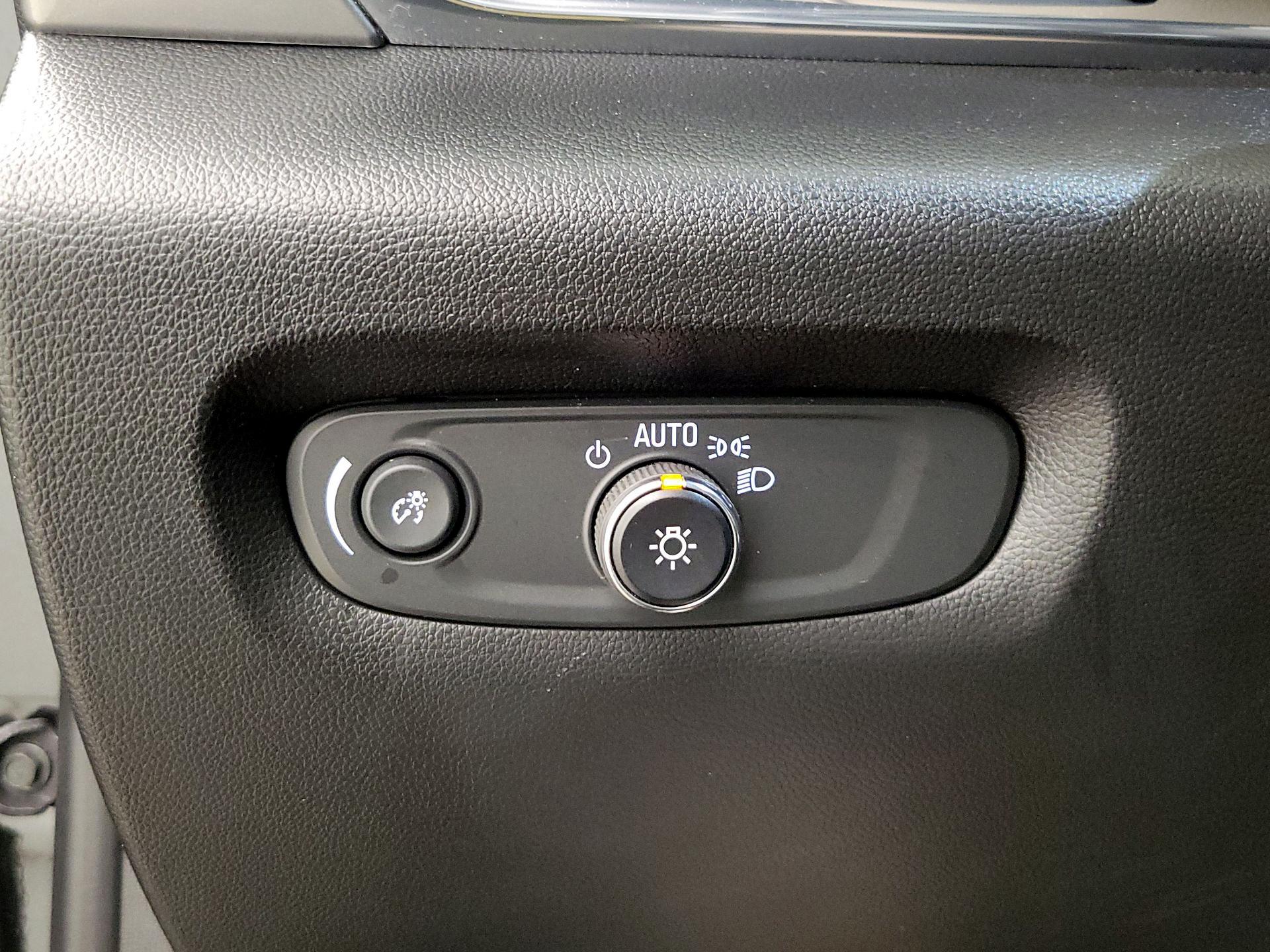 Thumbnail: 2023 Chevrolet Traverse - 13