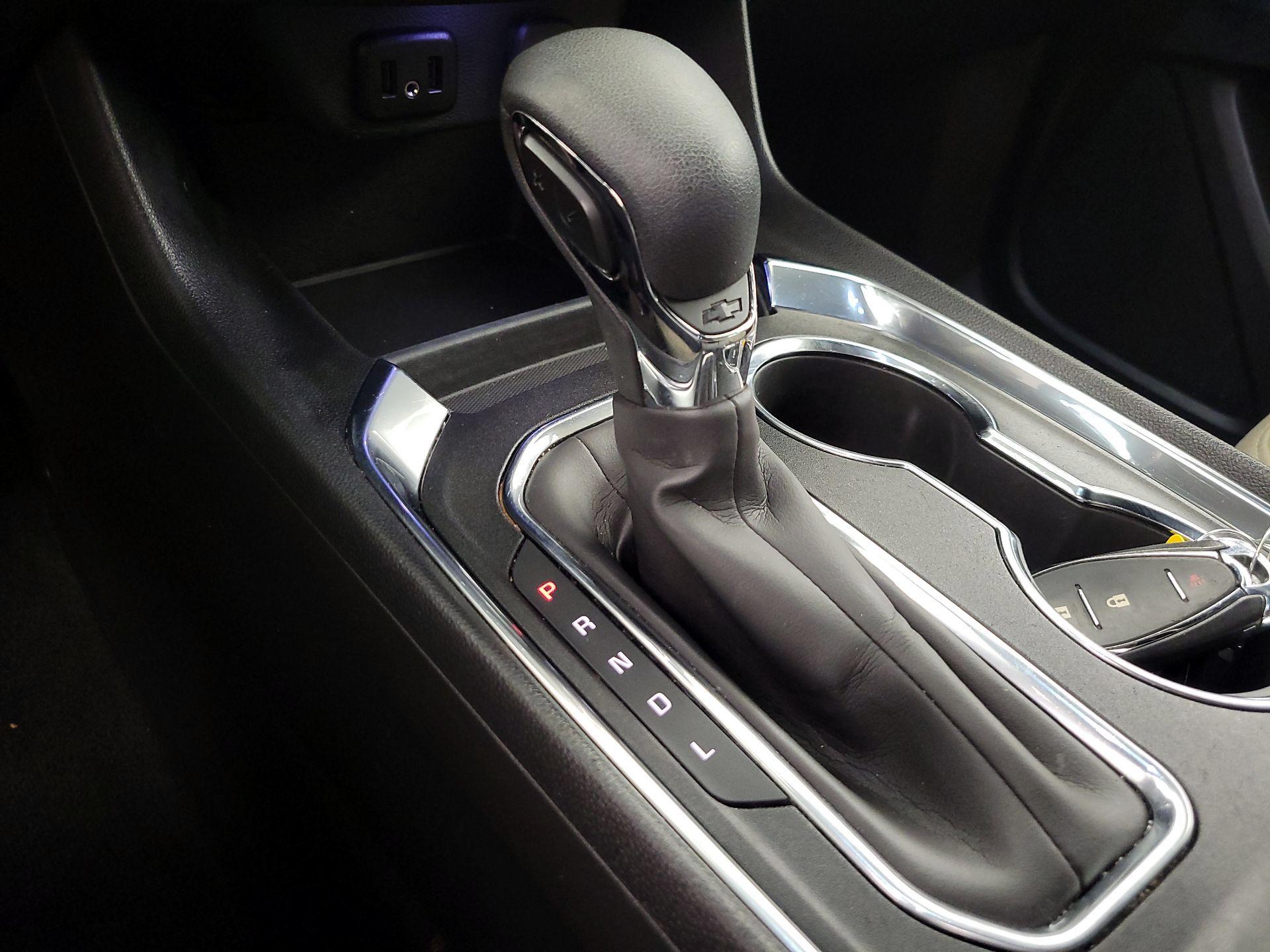 Thumbnail: 2023 Chevrolet Traverse - 17