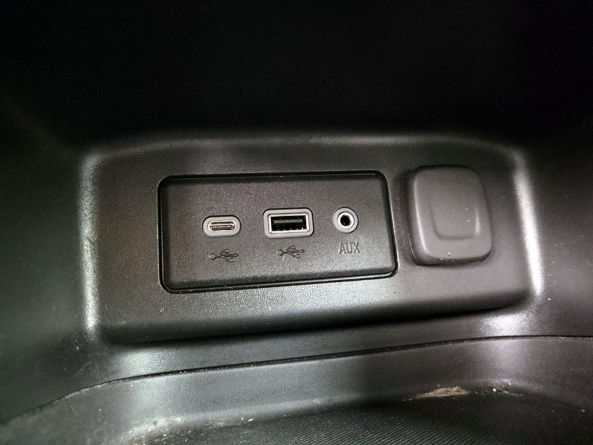 Thumbnail: 2022 Chevrolet Equinox - 18