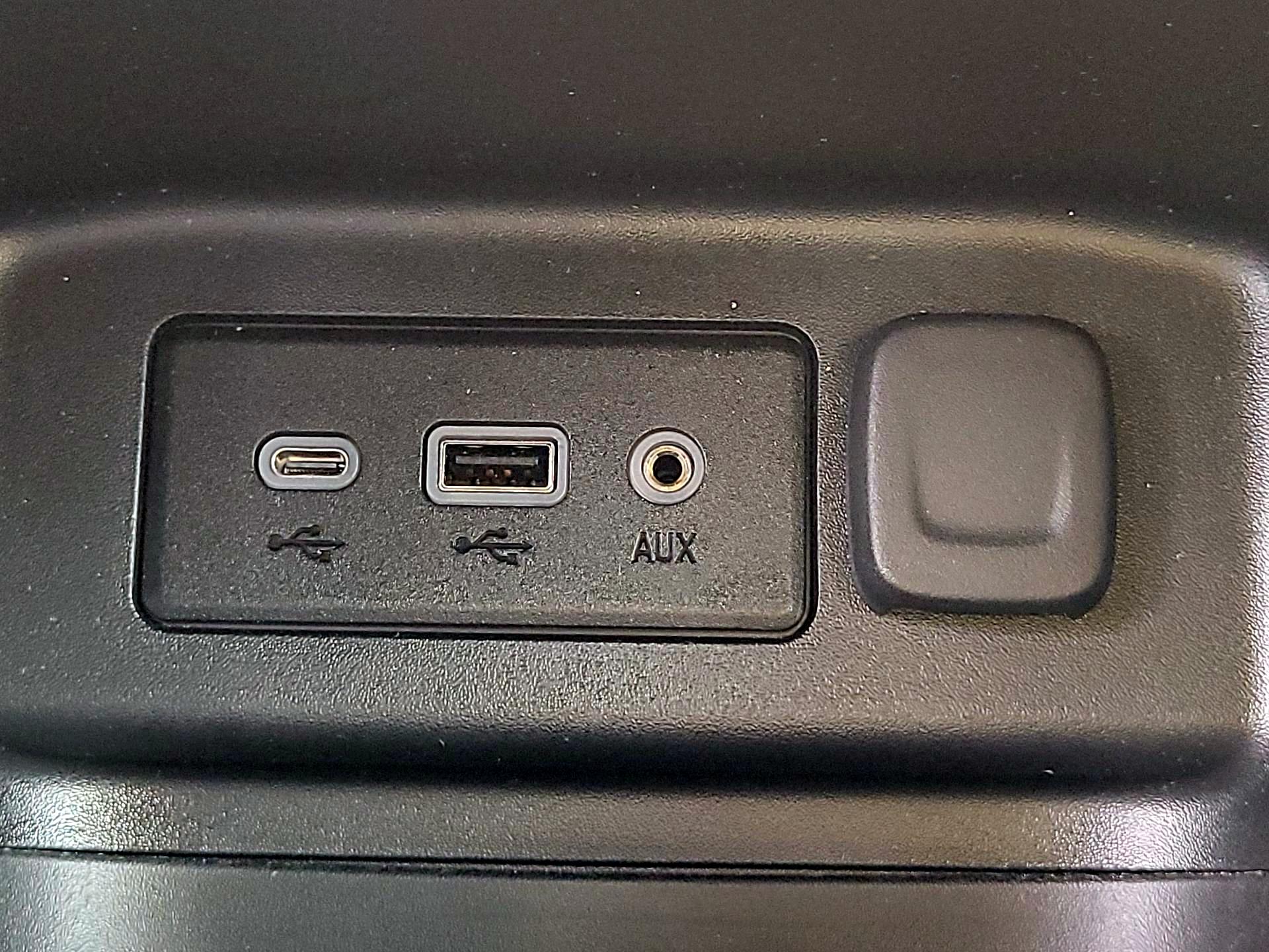 Thumbnail: 2022 Chevrolet Equinox - 18