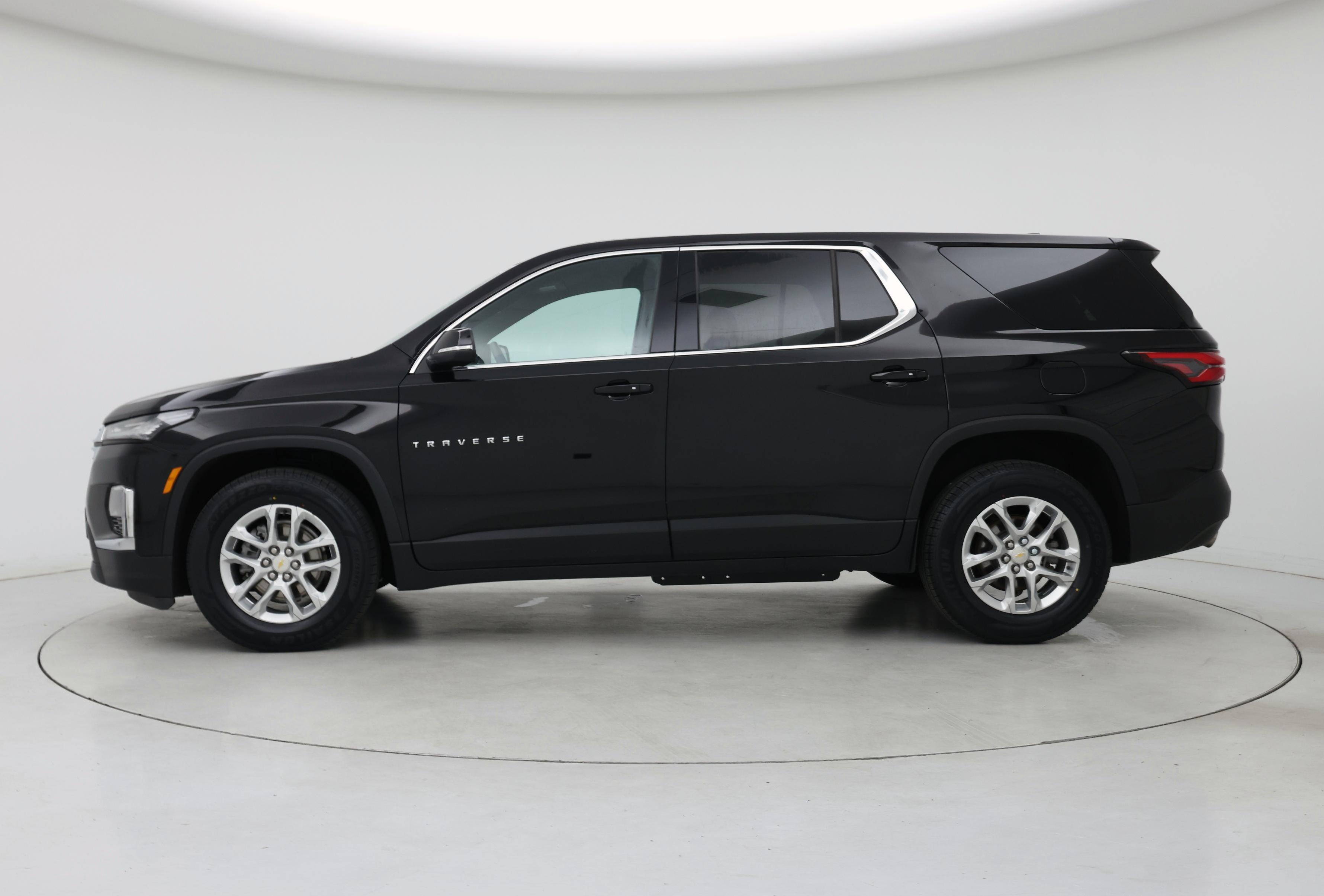 Thumbnail: 2023 Chevrolet Traverse - 3