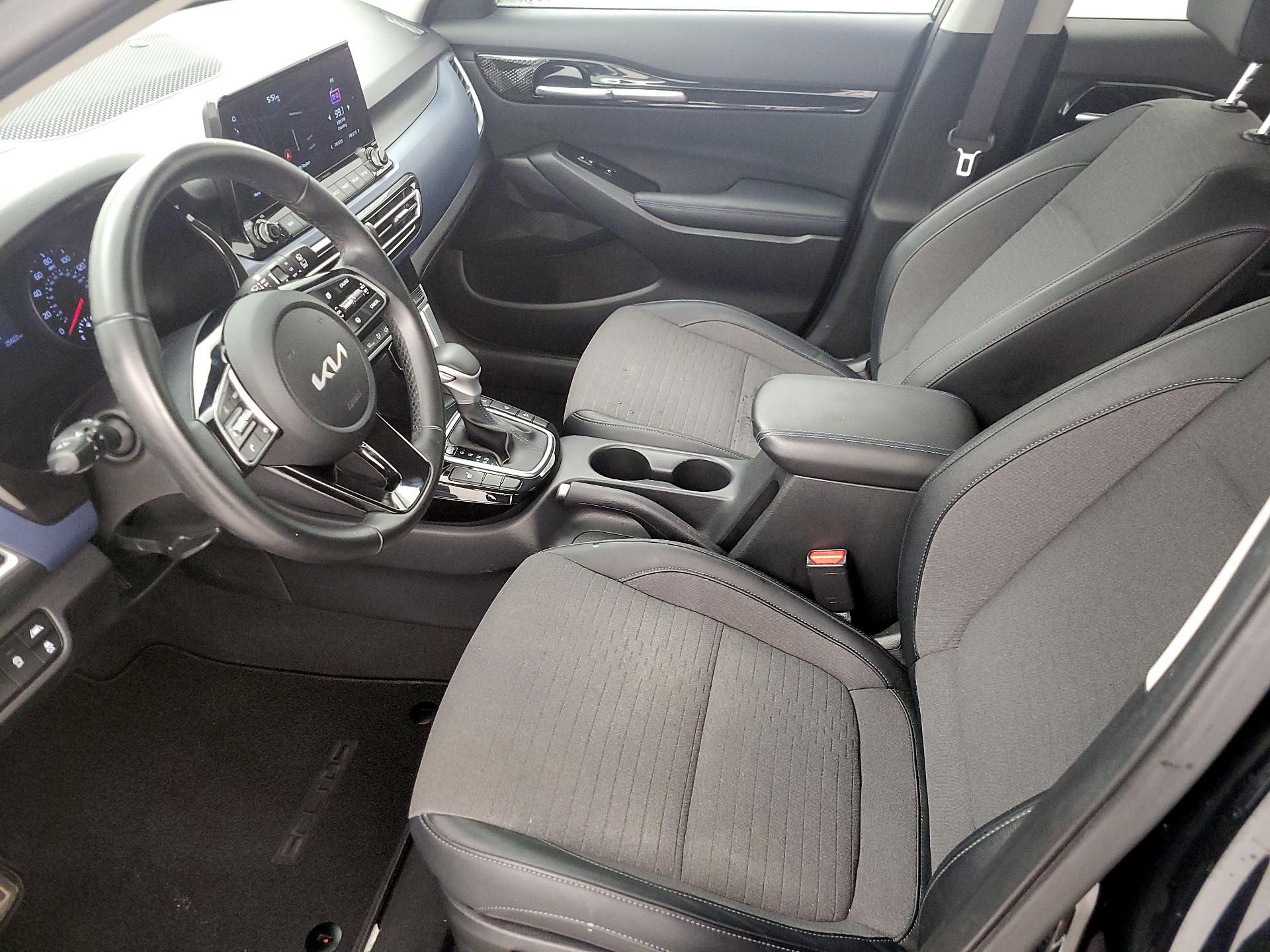 Thumbnail: 2023 Kia Seltos - 11