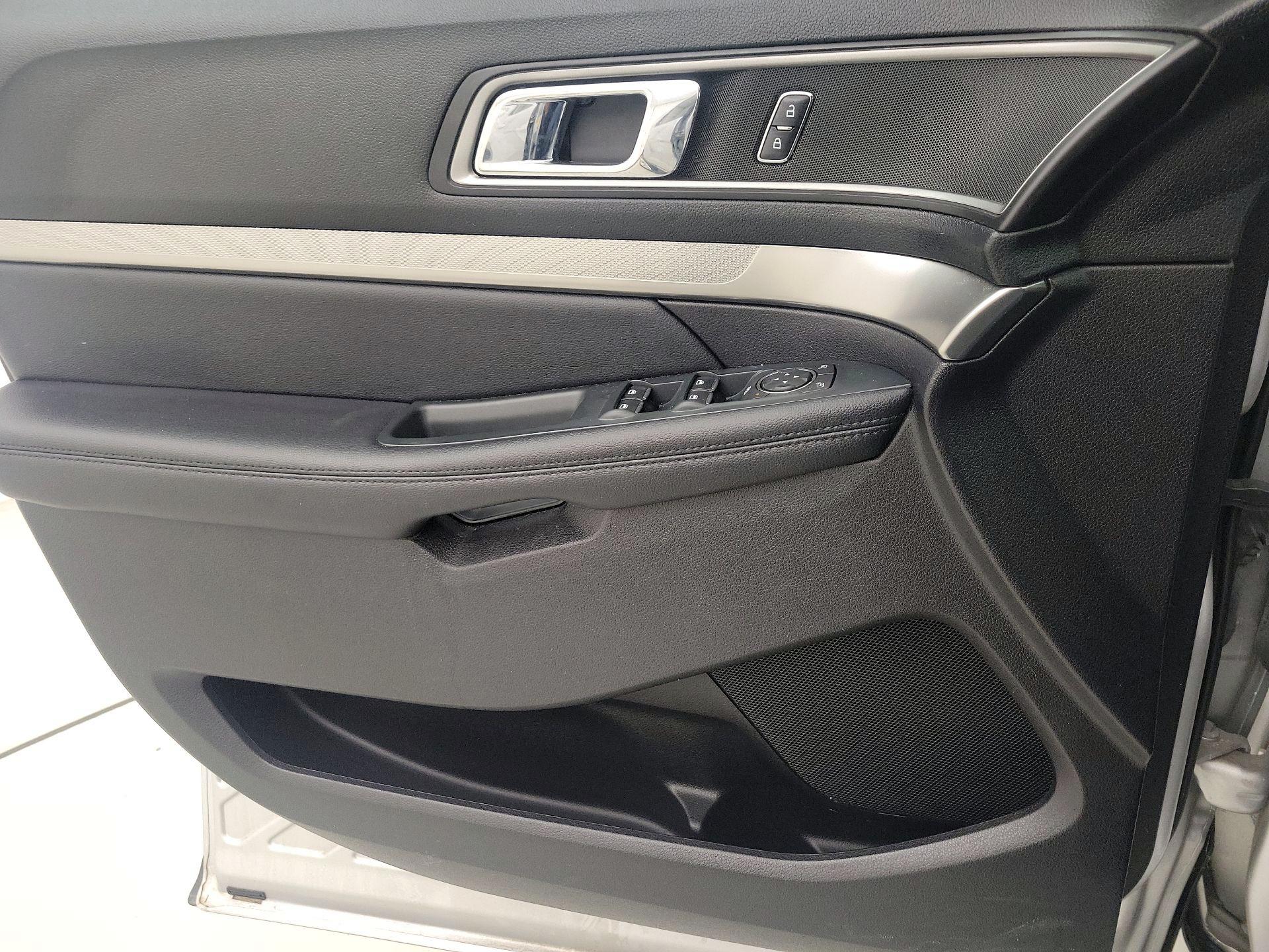 Thumbnail: 2019 Ford Explorer - 12