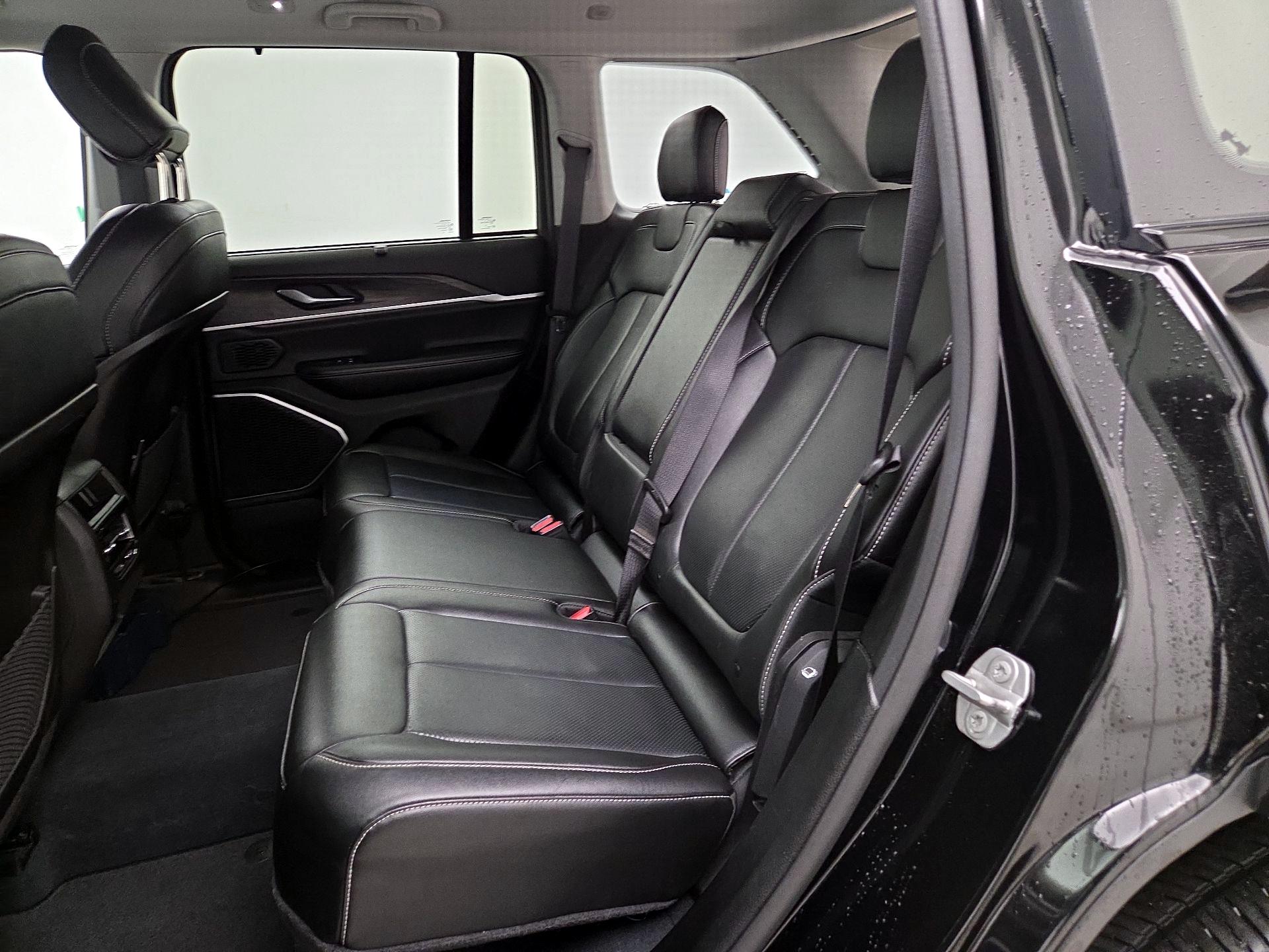 Thumbnail: 2023 Jeep Grand Cherokee - 20